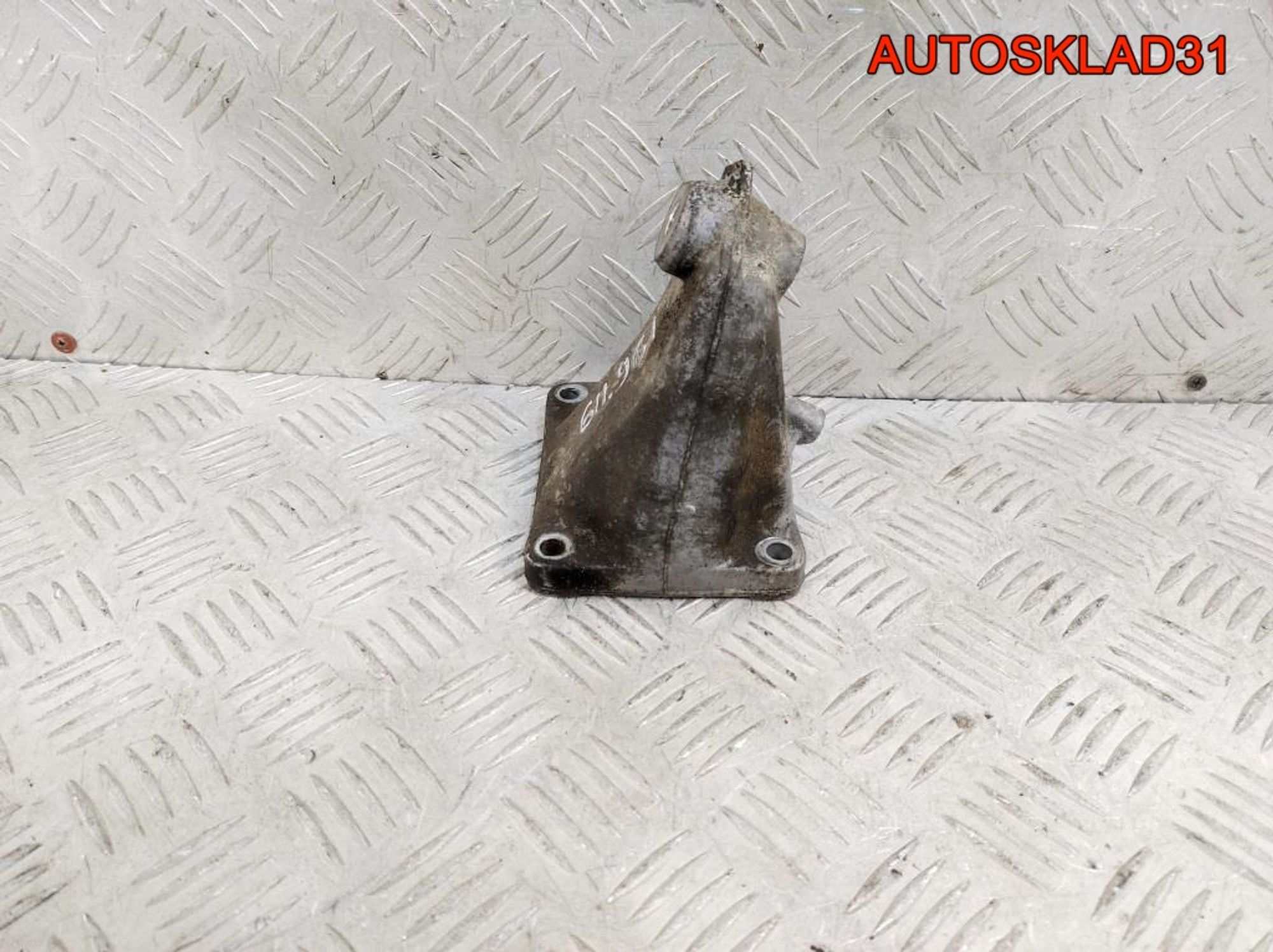 Кронштейн двигателя правый Mercedes Benz W210 2.2 CDI A6042230004, 900 рублей, Дубовое