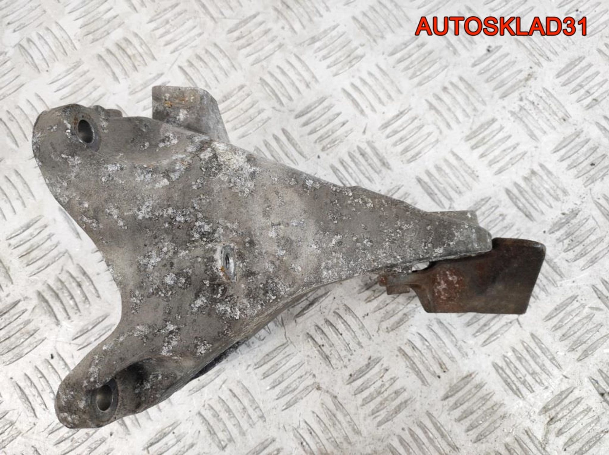 Кронштейн двигателя правый BMW E90 2.0 N47D20A 22116781916, 600 рублей, Дубовое