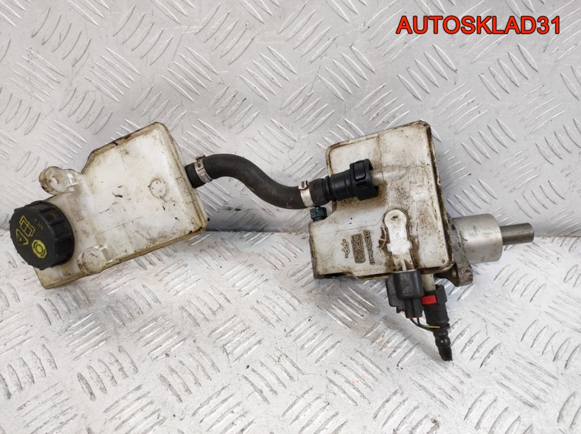 Цилиндр тормозной главный Ford Focus 2 1,6 Бензин 03350886401, 2000 рублей, Дубовое