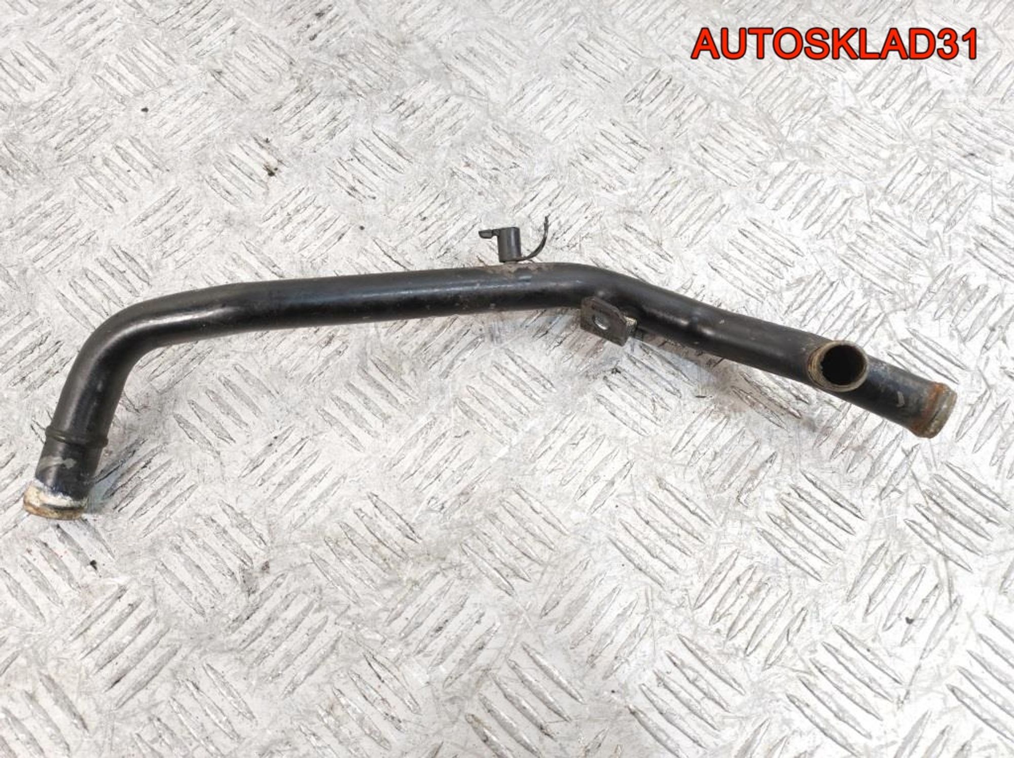 Трубка охлаждающей жидкости VW Passat B5 1,8 AEB 058121065A, 800 рублей, Дубовое