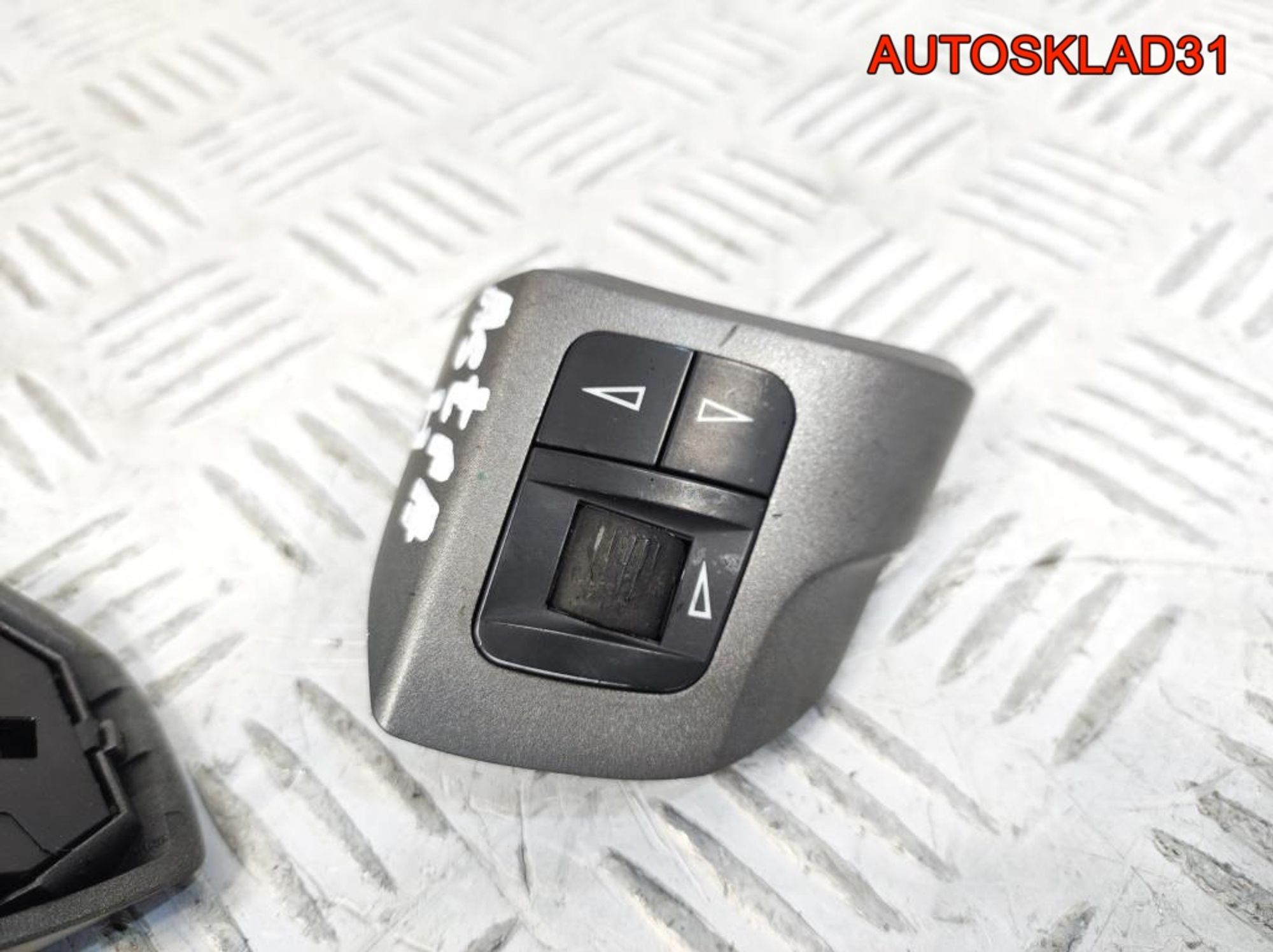 Кнопка в мультируль Opel Astra H 13126750, 1300 рублей, Дубовое