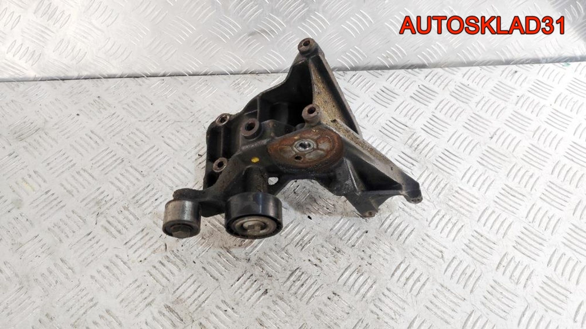 Кронштейн генератора Peugeot 206 1,9 PSA WJY 10DXFR 9634962980, 900 рублей, Дубовое