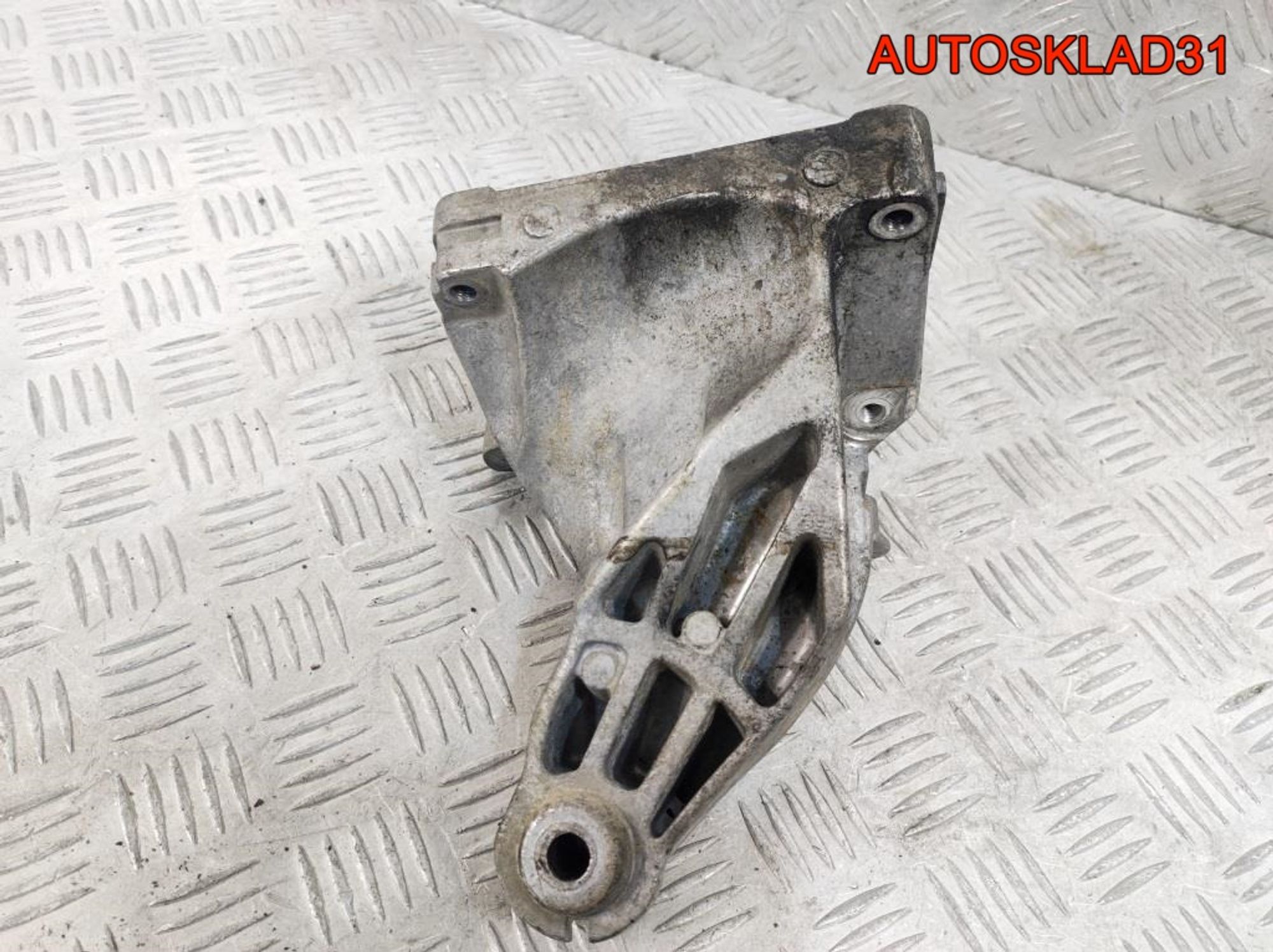 Кронштейн двигателя левый Mercedes X204 651.912, 1000 рублей, Дубовое