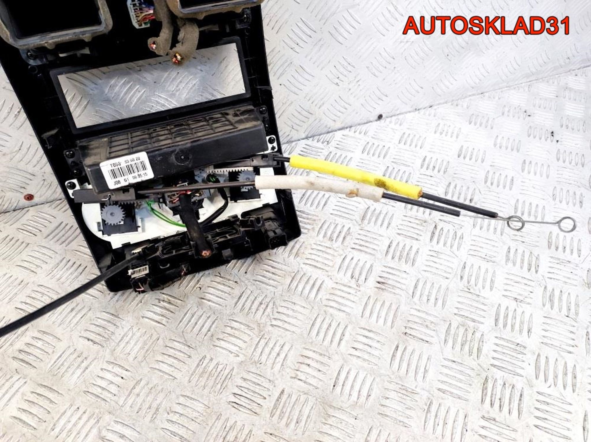 Рамка магнитолы в сборе Hyundai Getz 847401C550, 4100 рублей, Дубовое