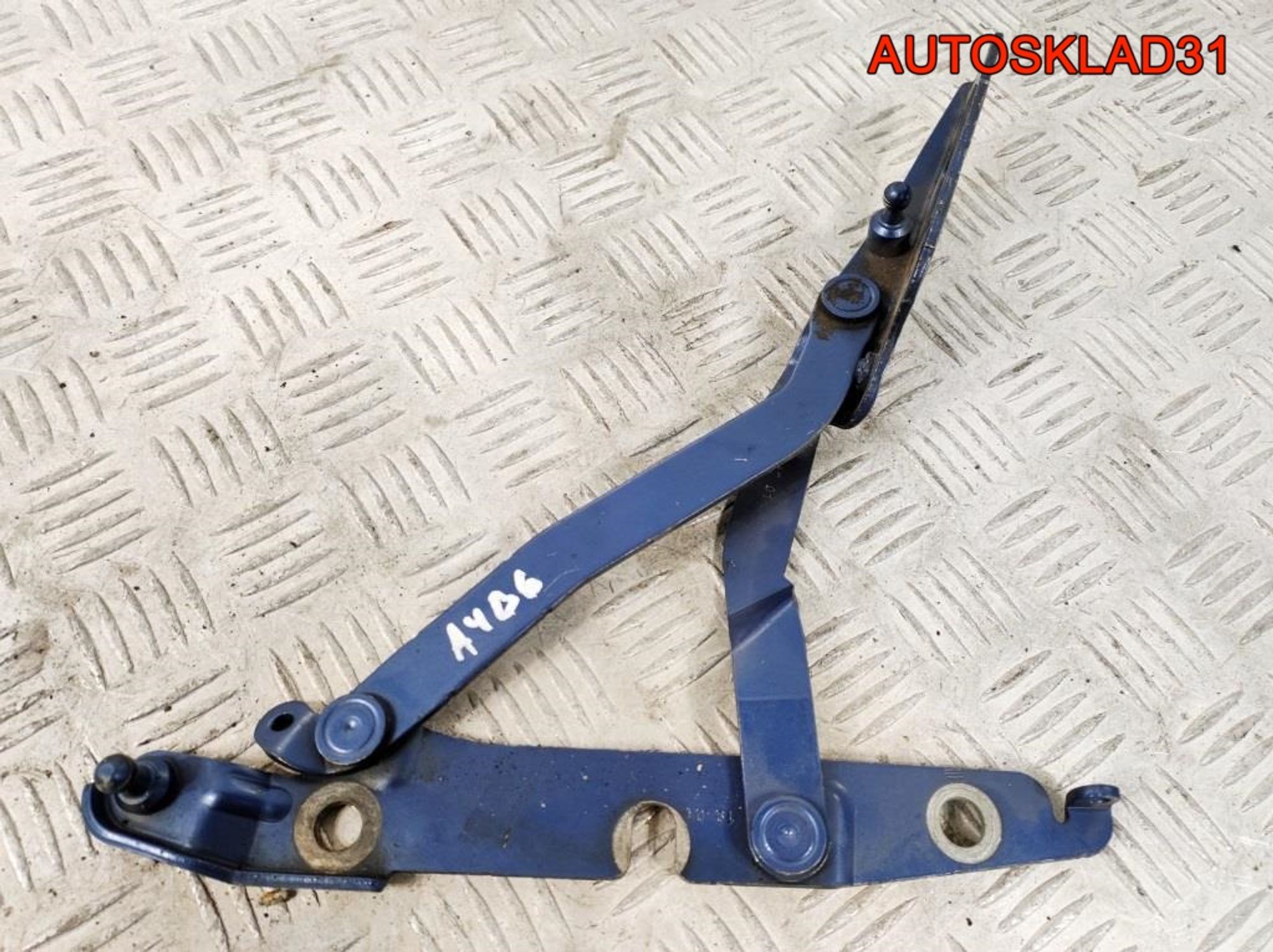 Петля крышки багажника левая Audi A4 B7 8E5827301, 900 рублей, Дубовое