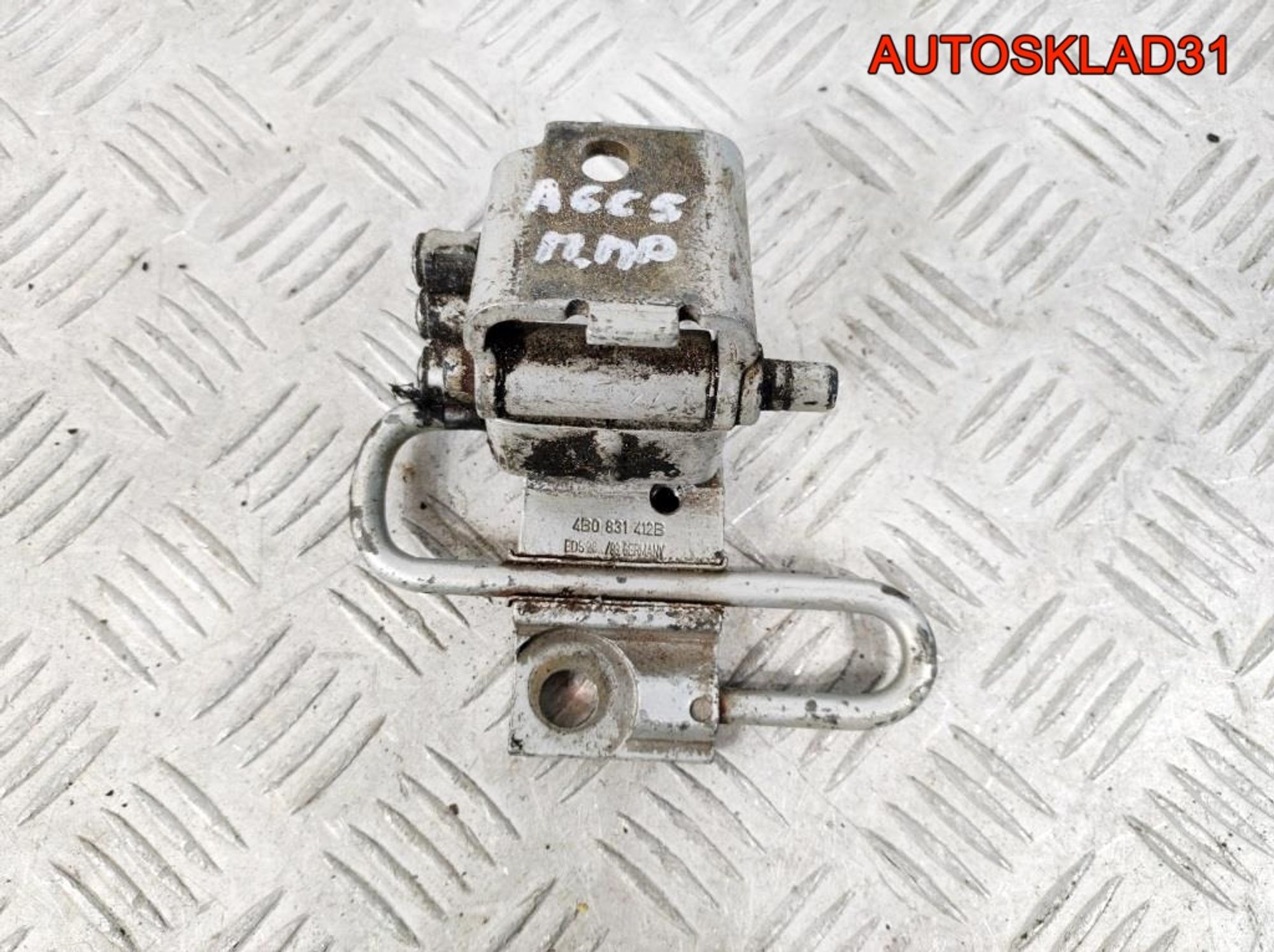 Петля двери передняя правая нижняя Audi A6 C5, 900 рублей, Дубовое