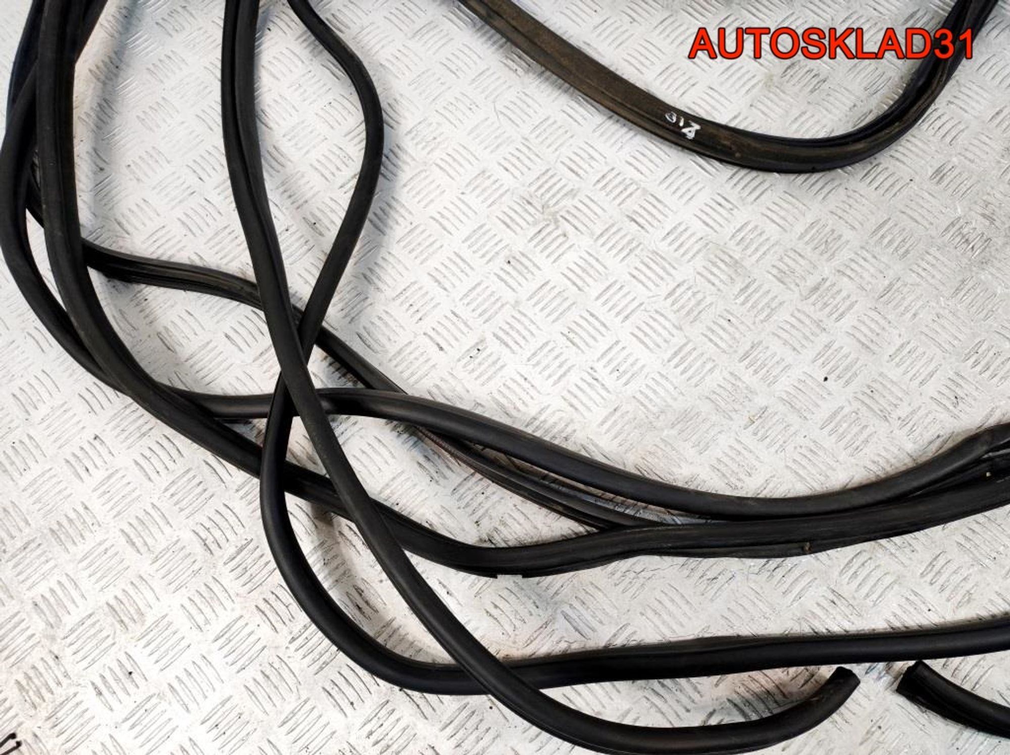 Уплотнитель двери Комплект Kia Rio 2 Хетчбэк, 4500 рублей, Дубовое