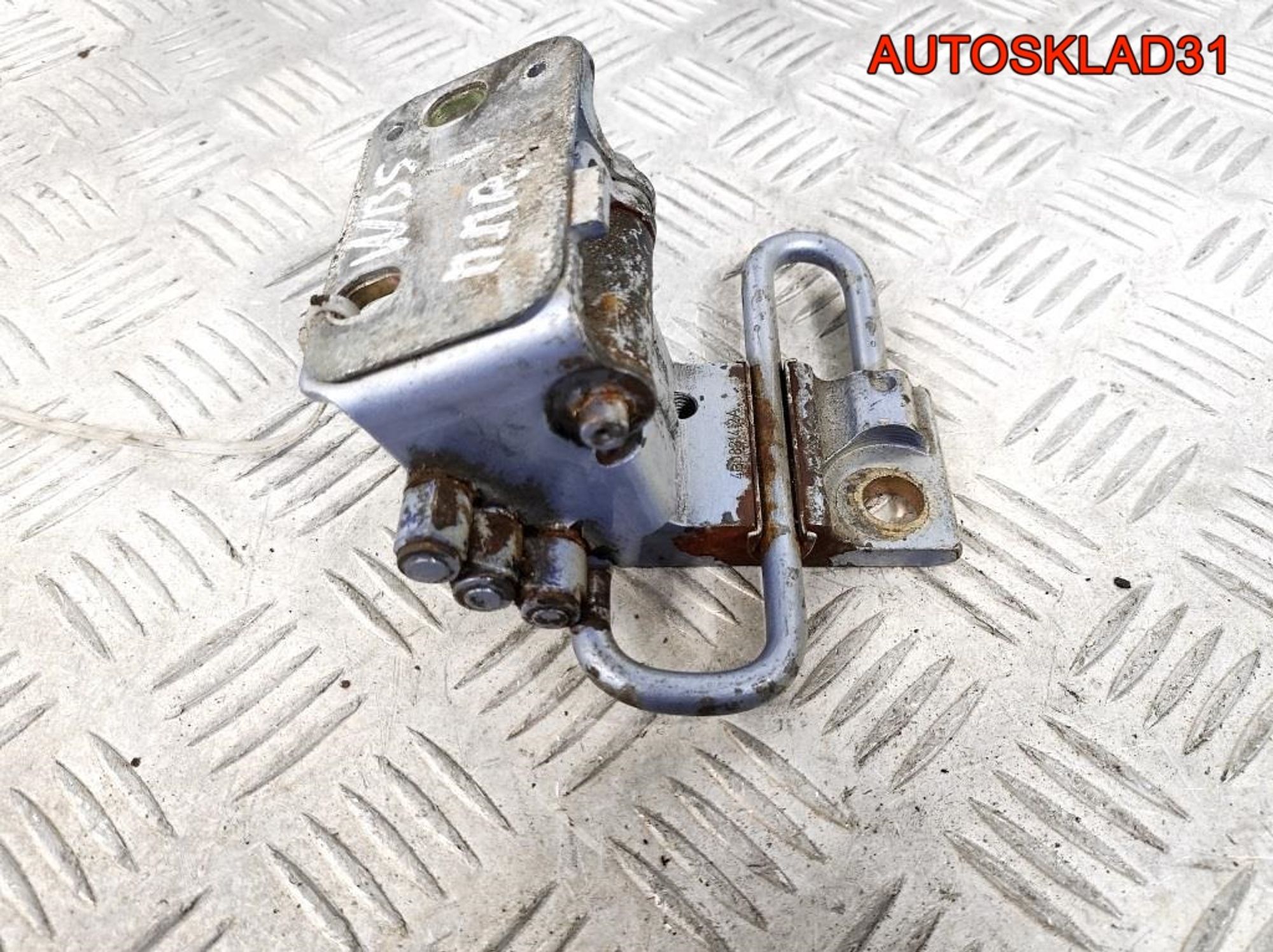 Петля двери передняя правая нижняя VW Passat B5, 4500 рублей, Дубовое