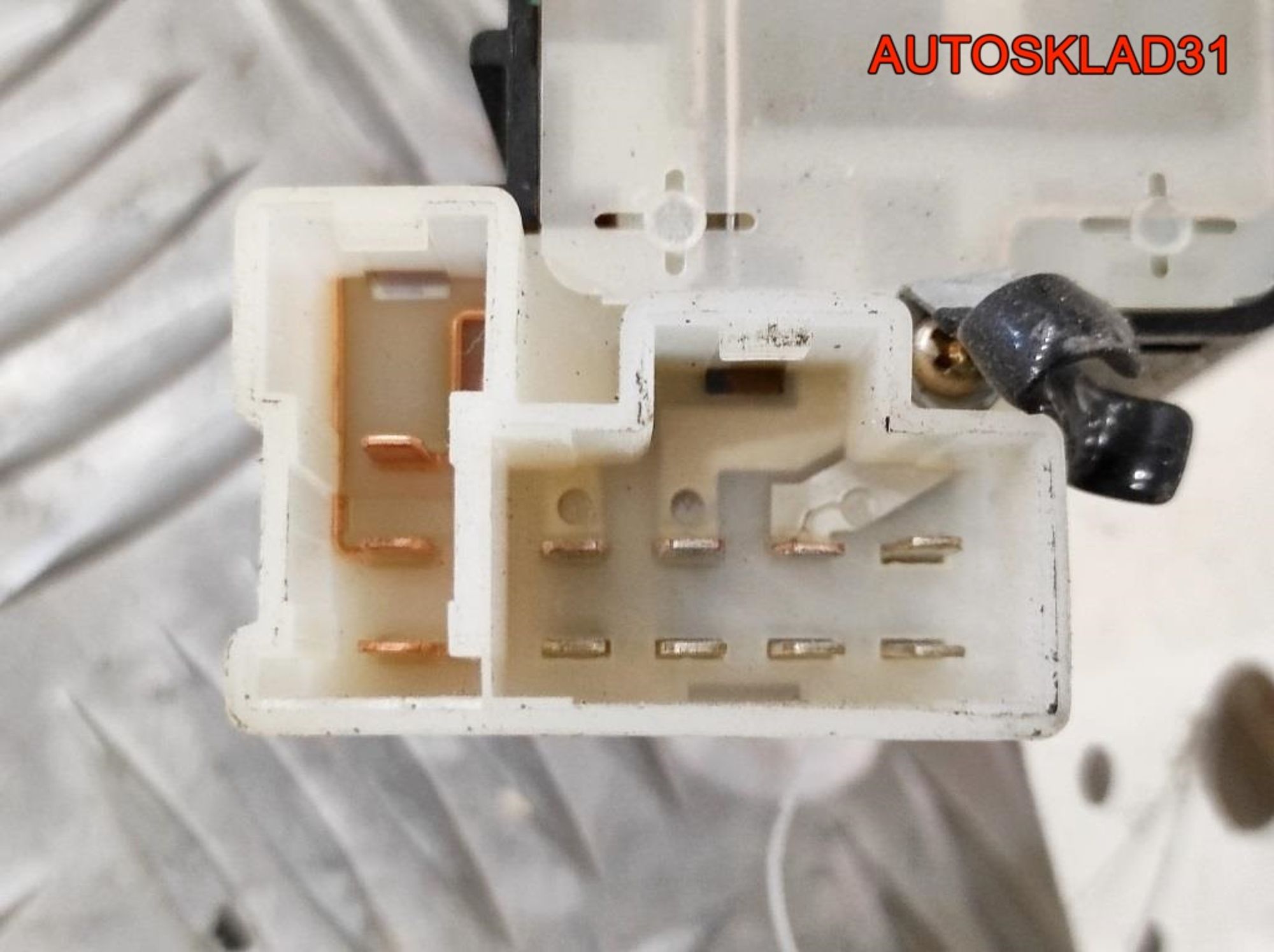 Переключатель поворотов Nissan Sunny B12, 1000 рублей, Дубовое