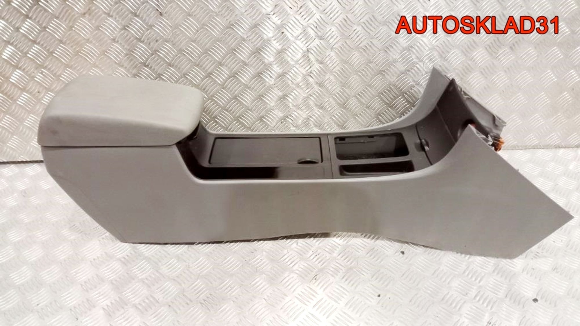 Подлокотник с консолью Mazda 3 BK BAN664420A02, 5000 рублей, Дубовое