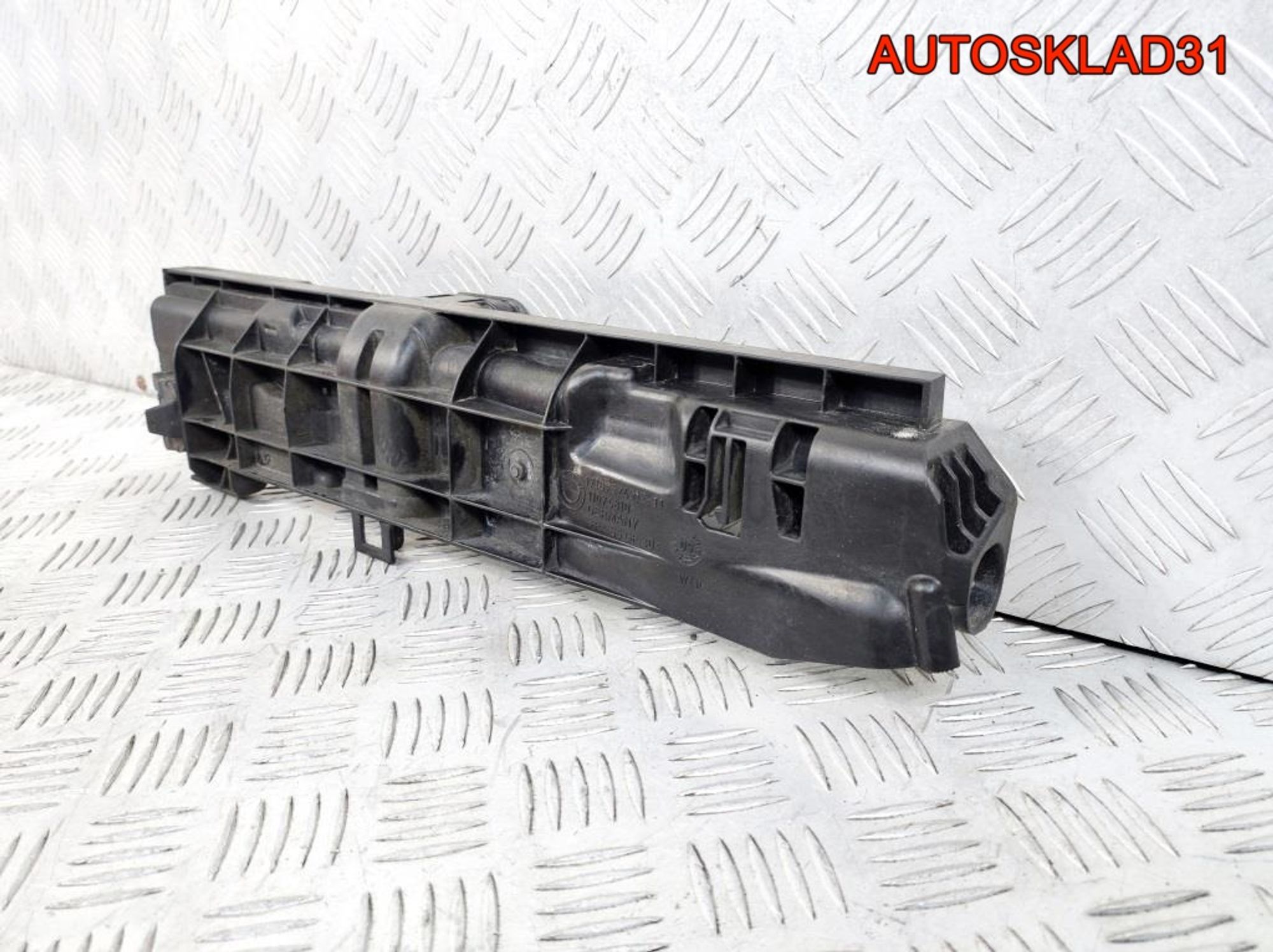 Кронштейн радиатора левый BMW E90 17107524912, 900 рублей, Дубовое