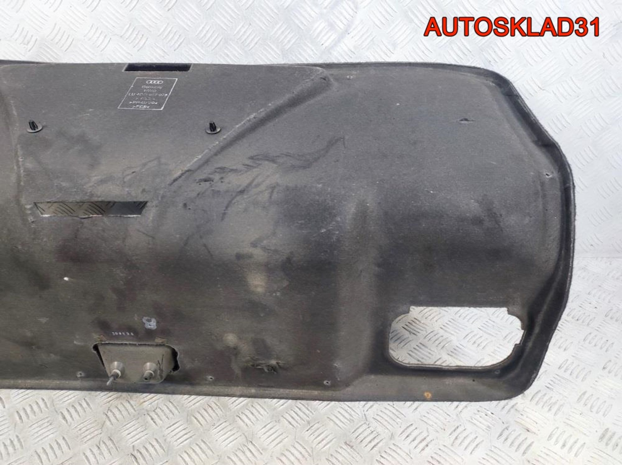 Обшивка крышки багажника Audi A8 D2 4D0867975, 1300 рублей, Дубовое