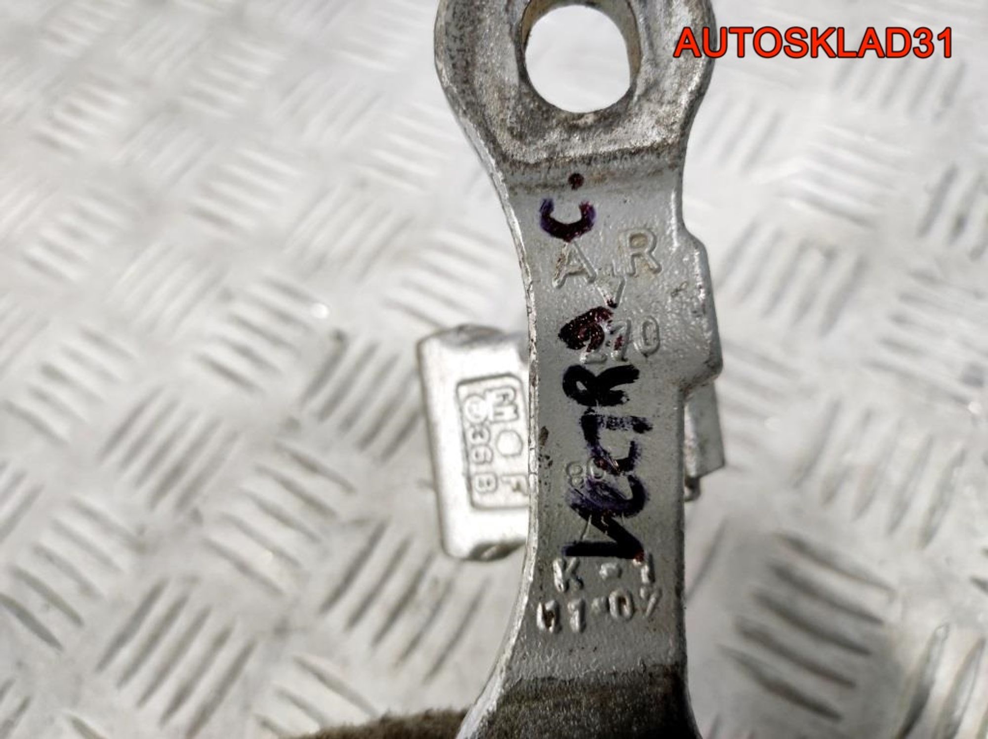 Петля двери передней правой нижняя Opel Vectra C, 500 рублей, Дубовое