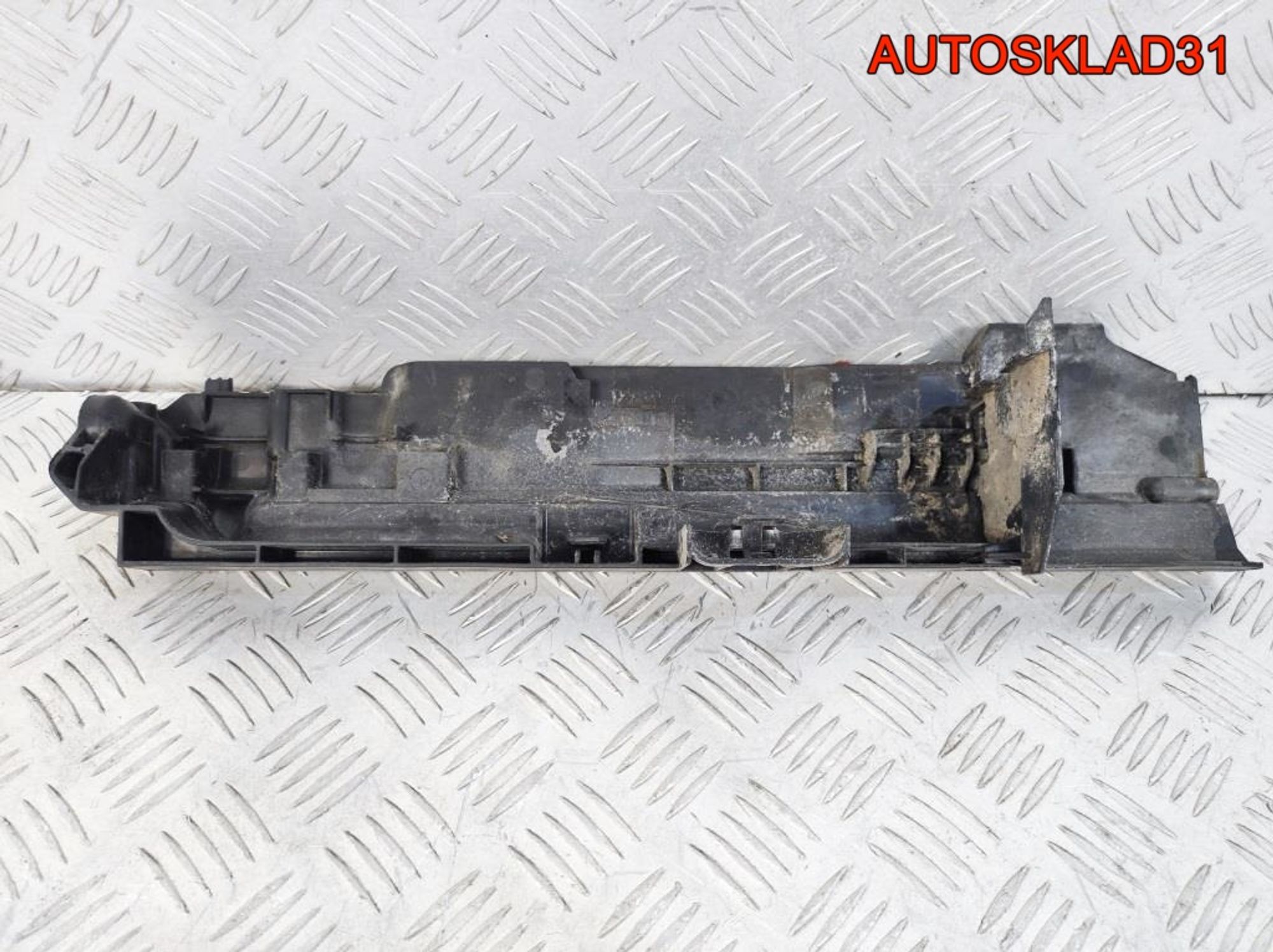 Кронштейн радиатора правый BMW E90 17107524914, 900 рублей, Дубовое