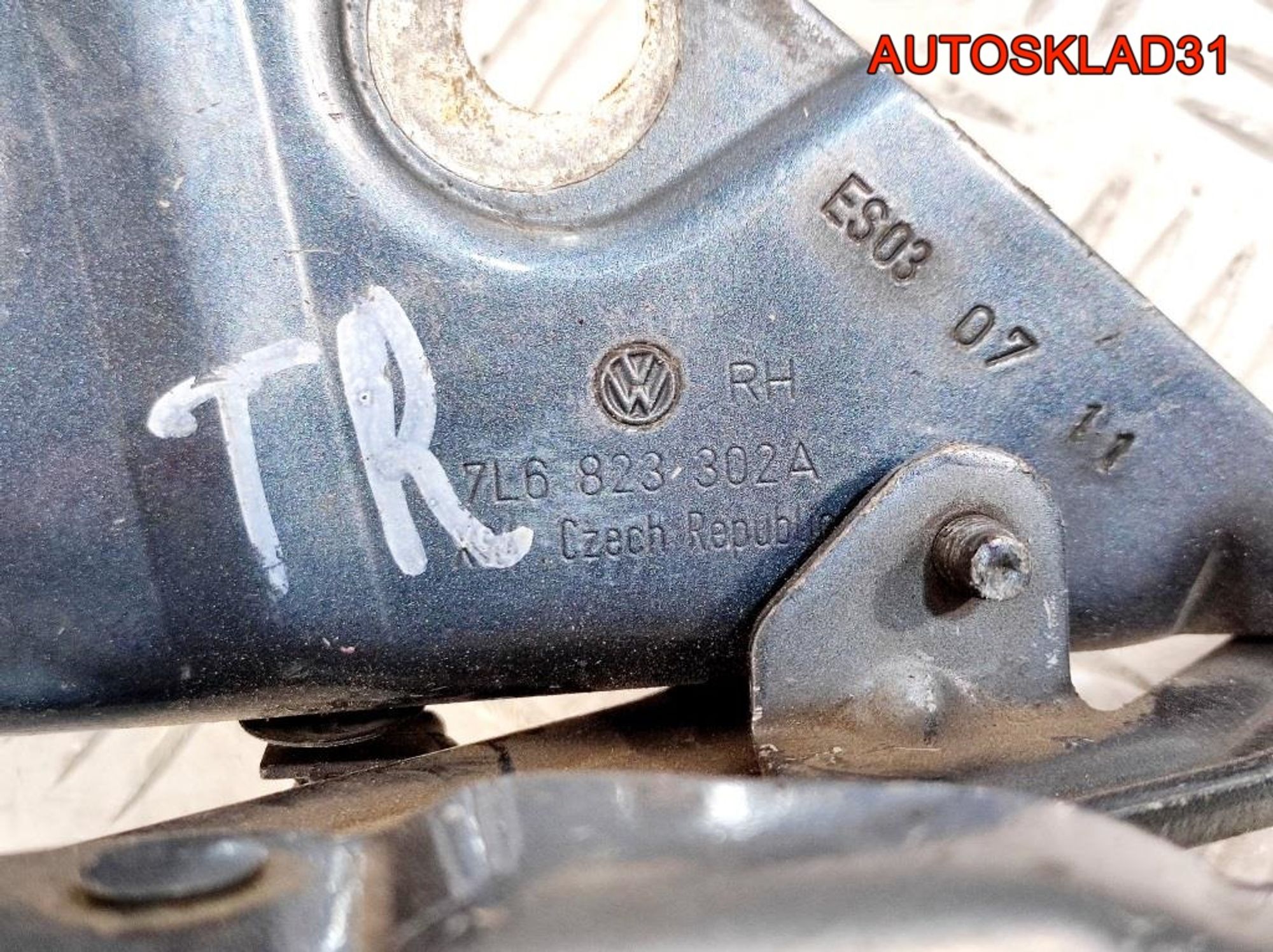 Петля капота правая VW Touareg 7L6823302A, 1400 рублей, Дубовое