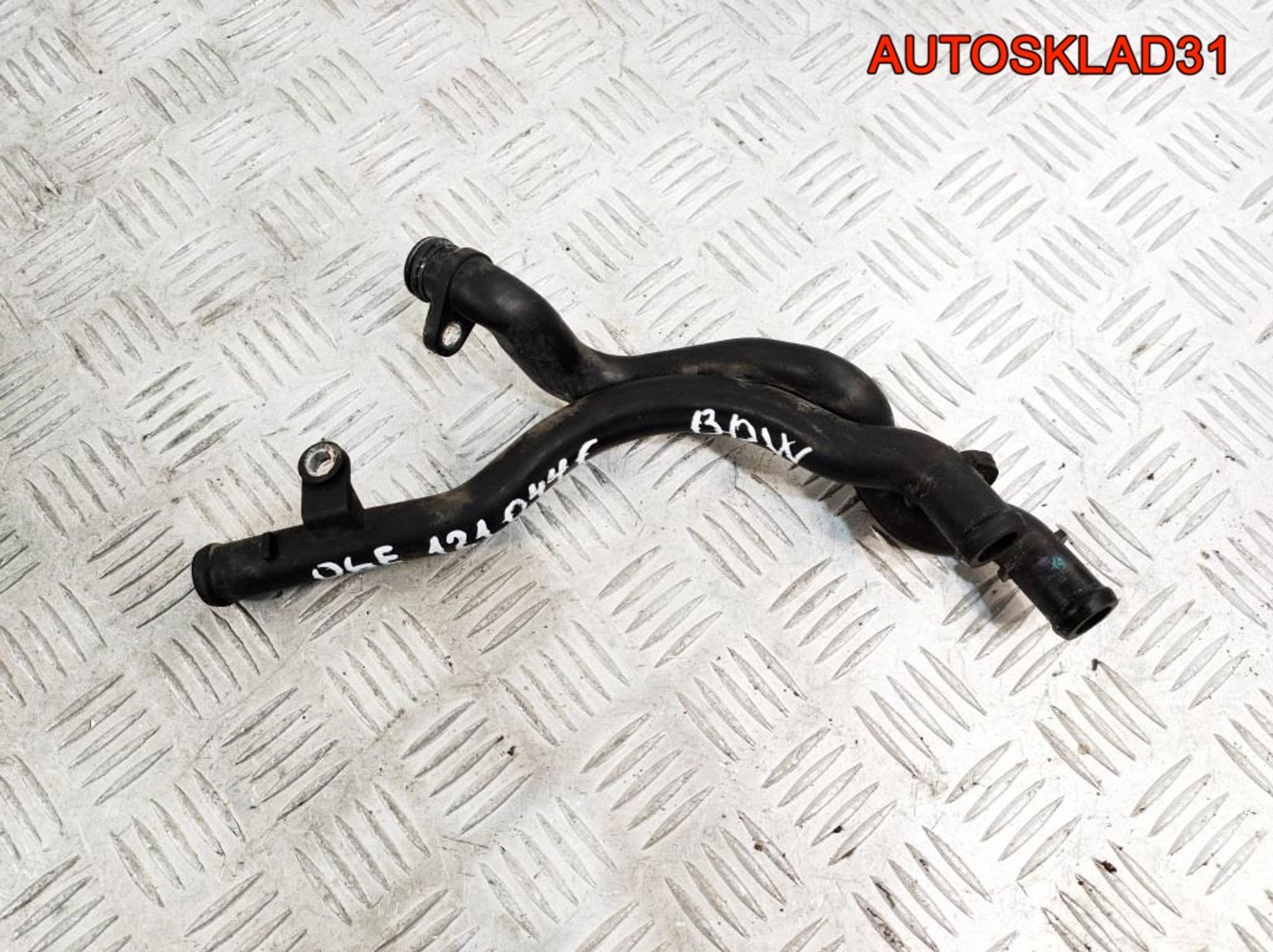 Патрубок системы охлаждения Audi A6 C6 2,4 BDW 06E121044C, 1000 рублей, Дубовое