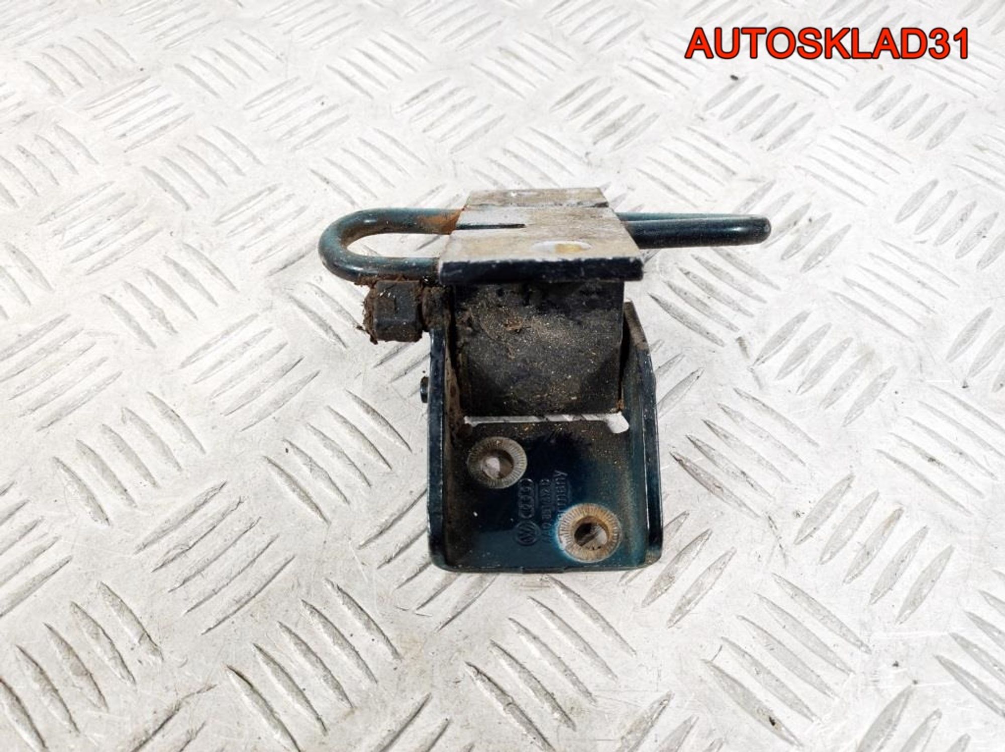 Петля двери передней правой нижняя Audi A6 C4, 1800 рублей, Дубовое