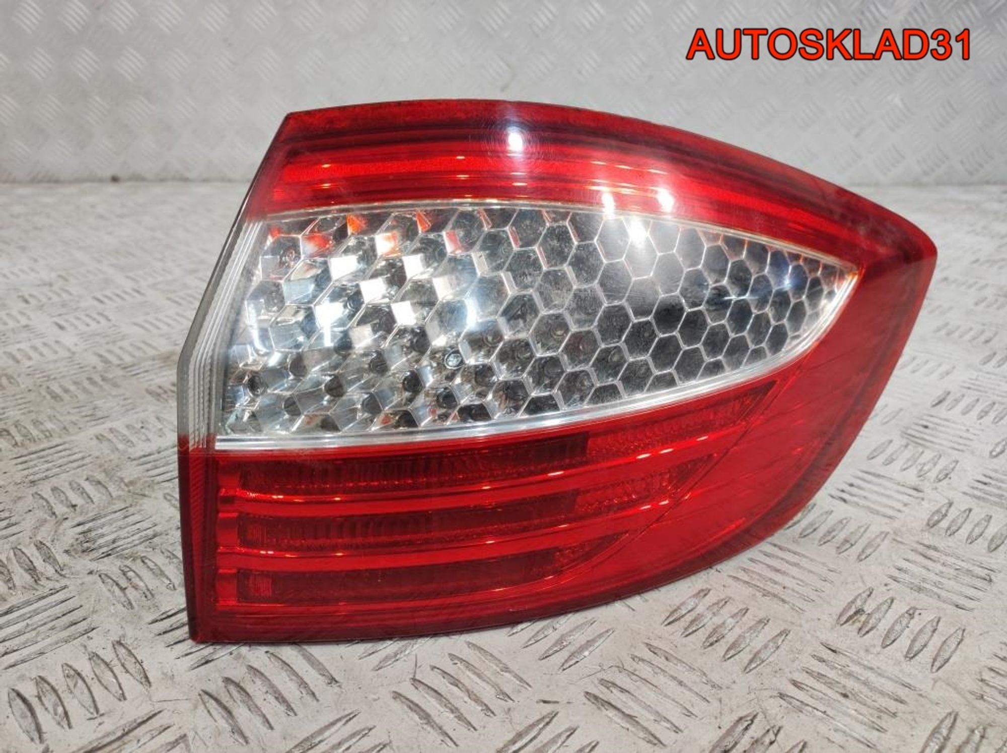 Фонарь задний наружный правый TYC Ford Mondeo 4 11B693012B Combi, 2000 рублей, Дубовое