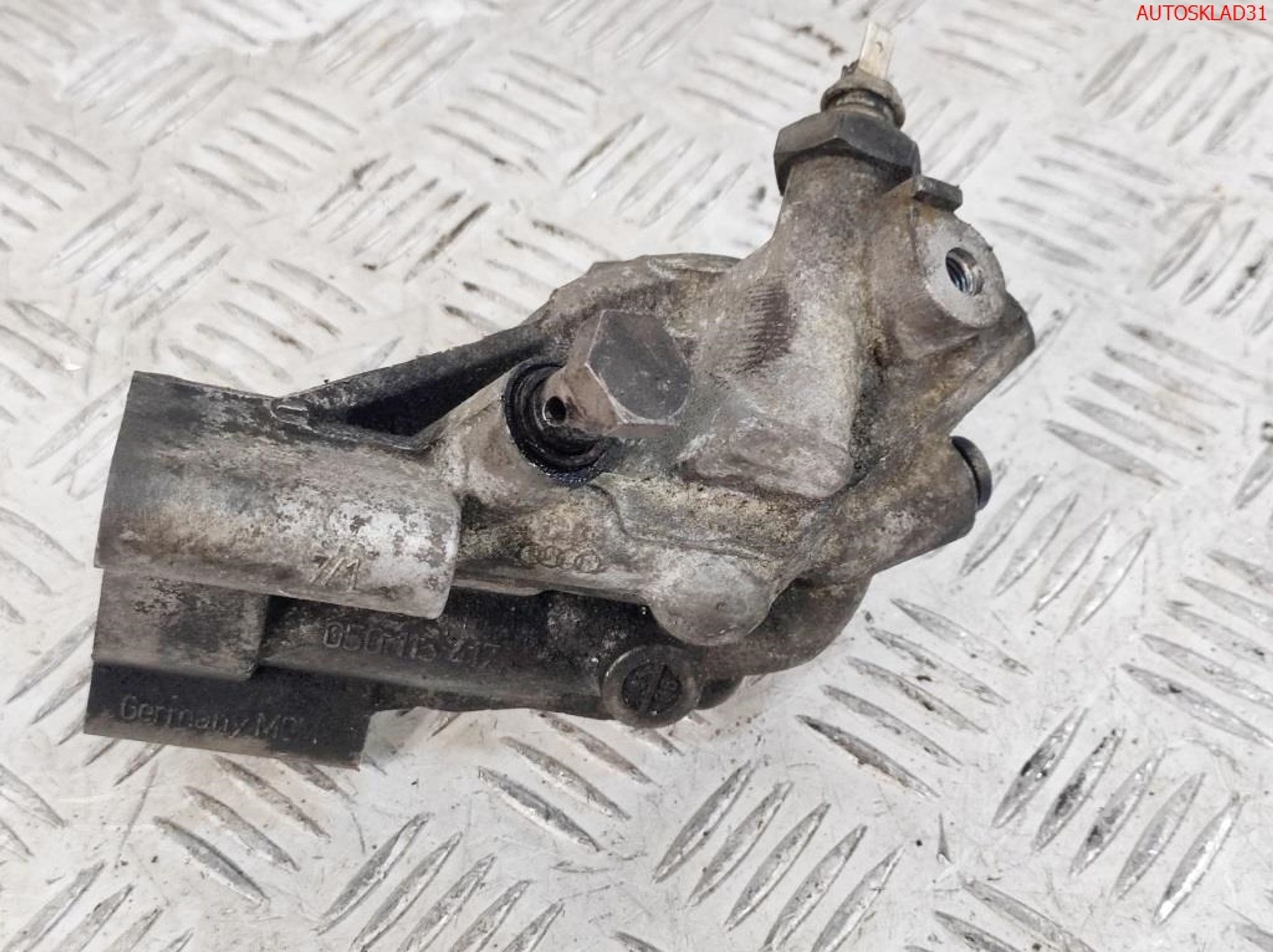 Кронштейн масляного фильтра Audi A6 C5 050115417, 900 рублей, Дубовое