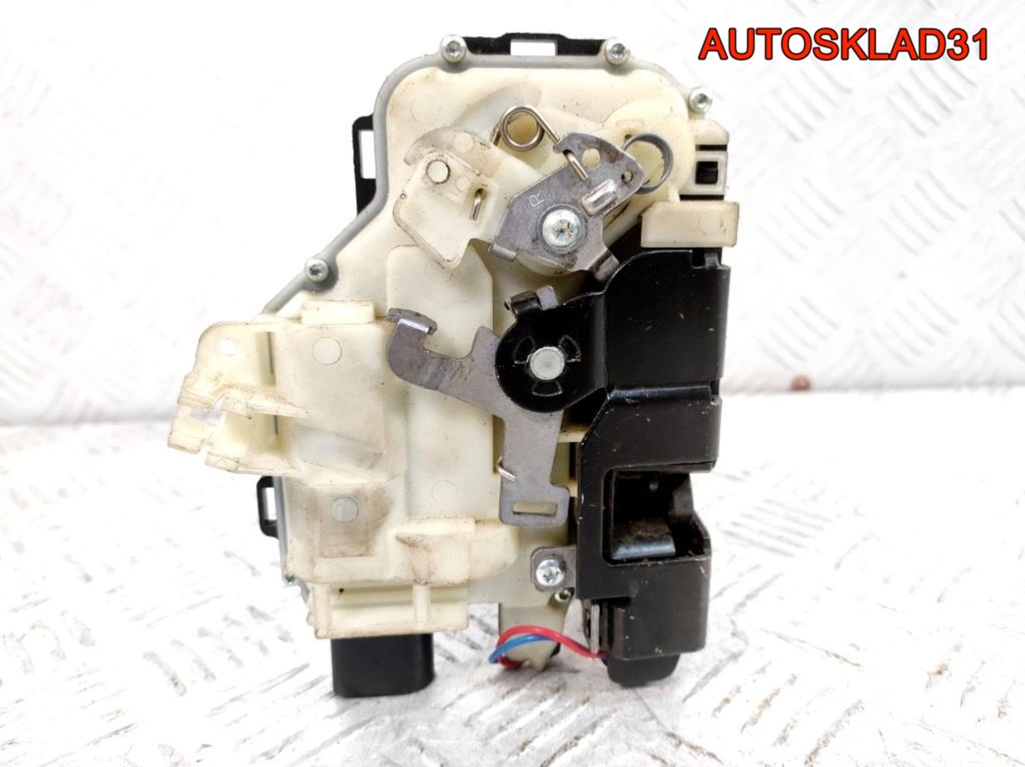Замок двери передней правой VW Golf 4 6X1837014AC, 2000 рублей, Дубовое