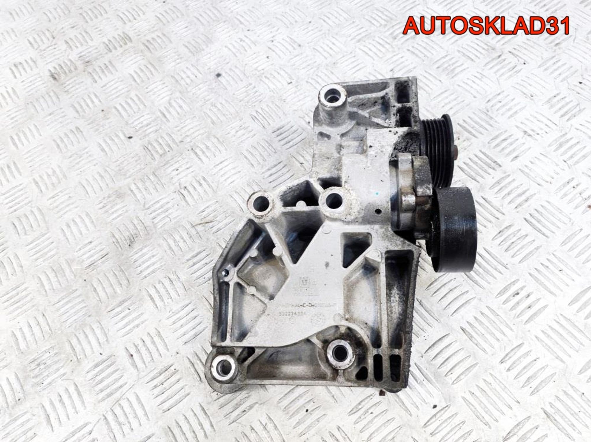 Кронштейн кондиционера Opel Astra J 55582510, 2100 рублей, Дубовое
