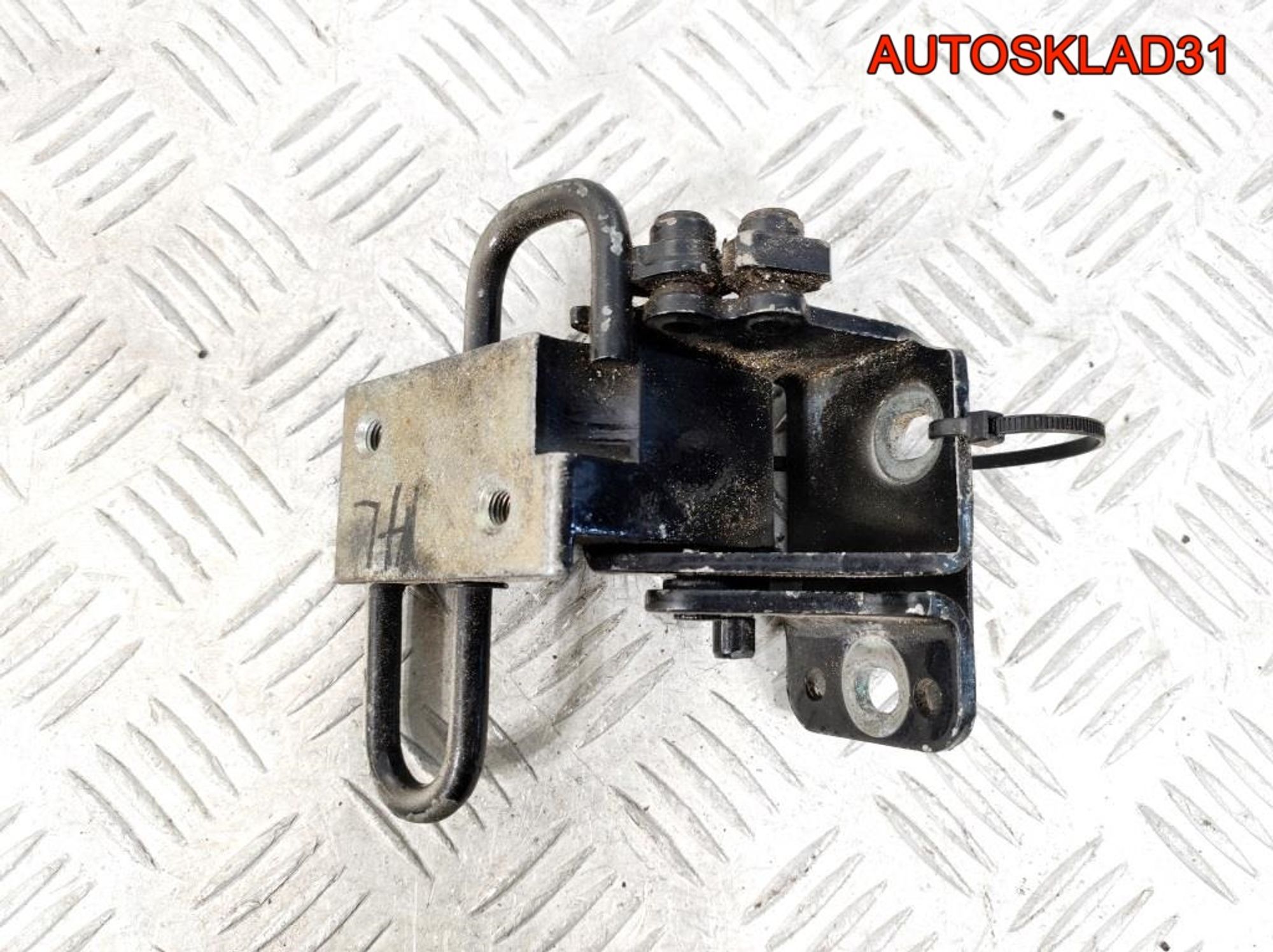 Петля двери задняя левая нижняя VW Passat B5, 700 рублей, Дубовое