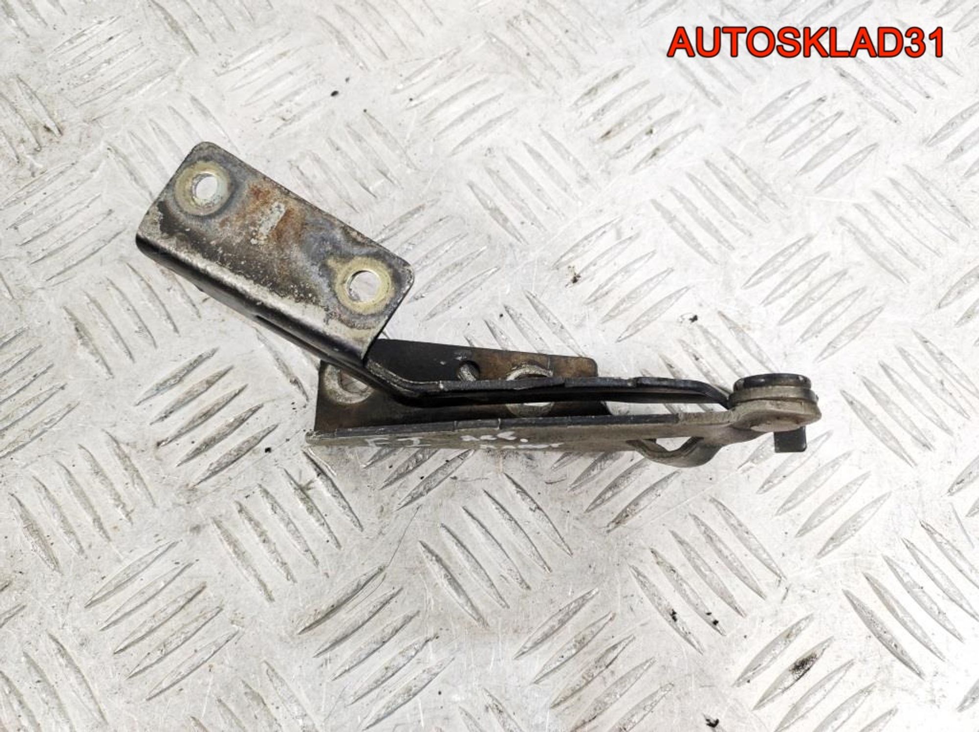Петля капота левая Ford Focus 1 XS4116801AF, 900 рублей, Дубовое