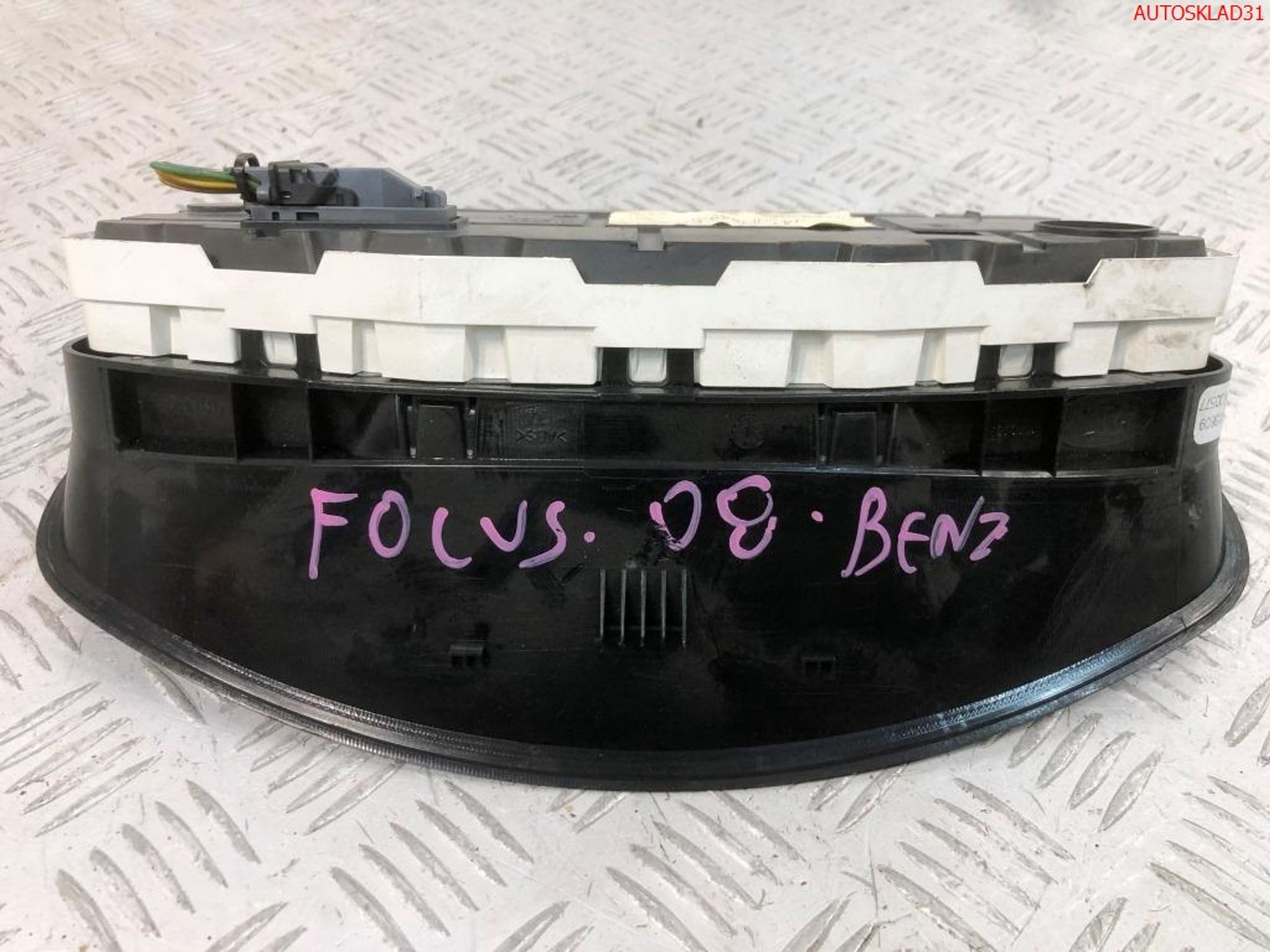 Панель приборов Ford Focus 2 1,6 Бензин 8V4T10849EH, 20000 рублей, Дубовое