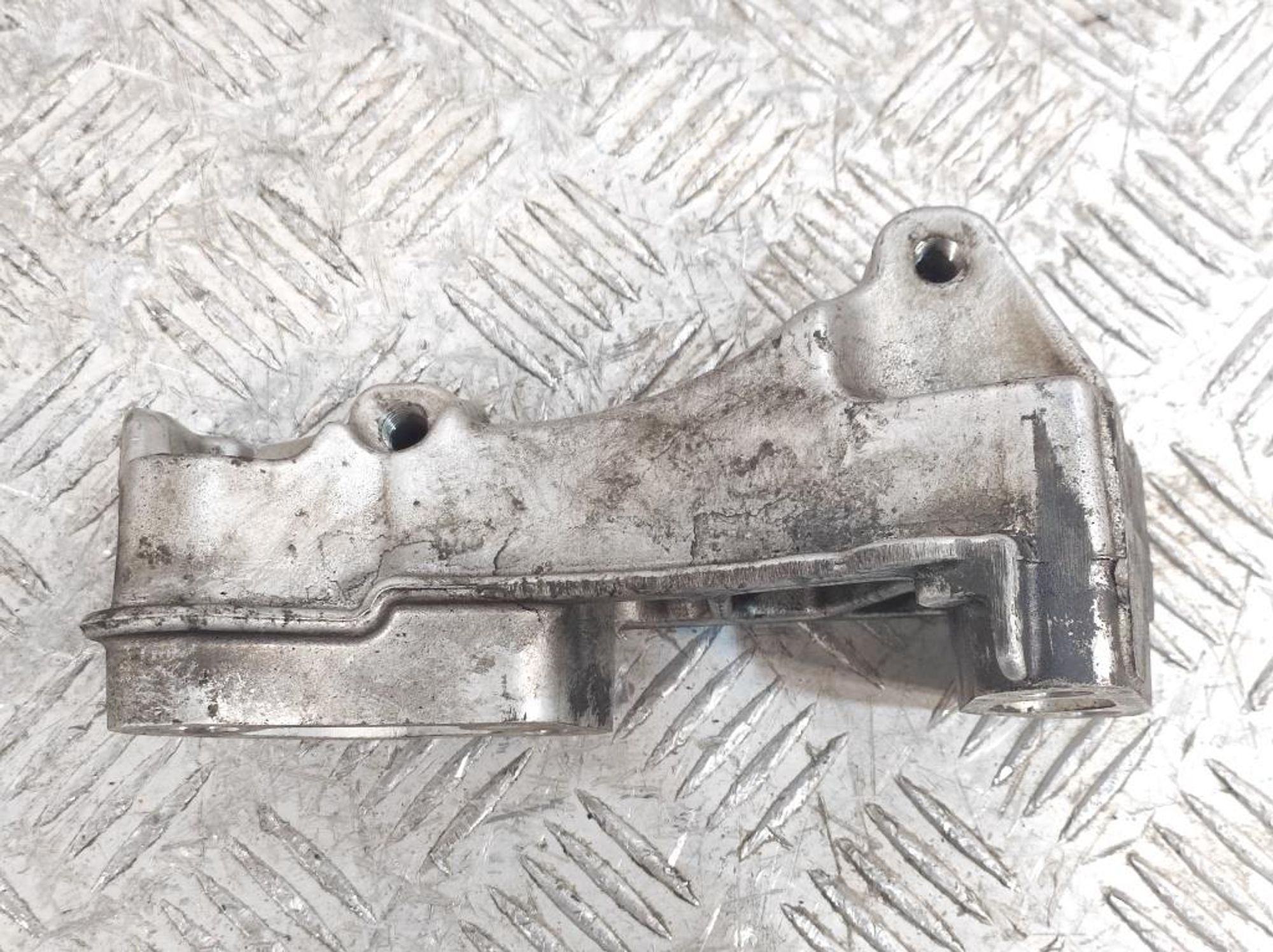 Кронштейн двигателя правый Ford Focus 2 1,6 Дизель 9643574880, 800 рублей, Дубовое