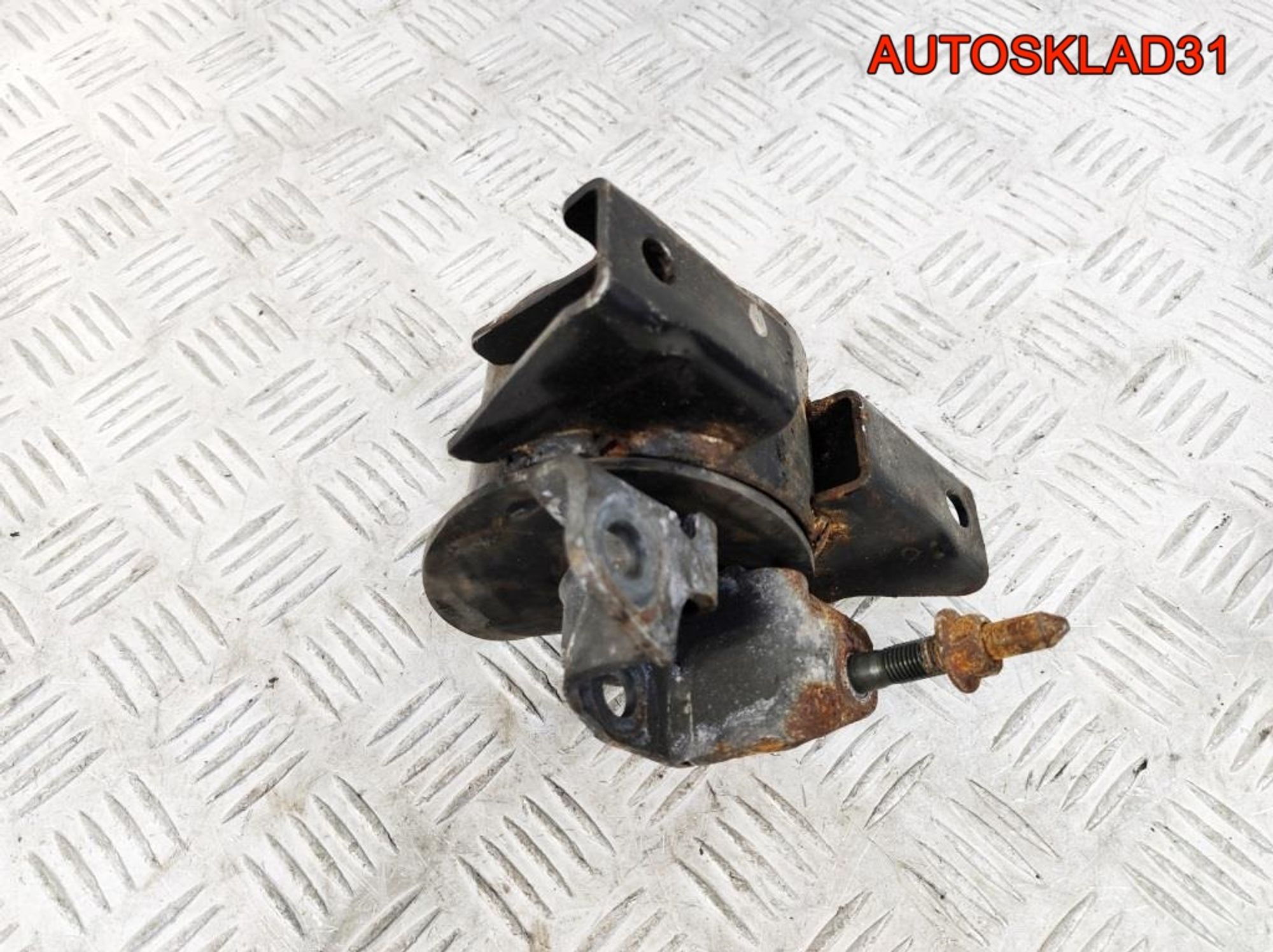 Опора двигателя правая Nissan Primera P12 1,8 QG18, 1300 рублей, Дубовое