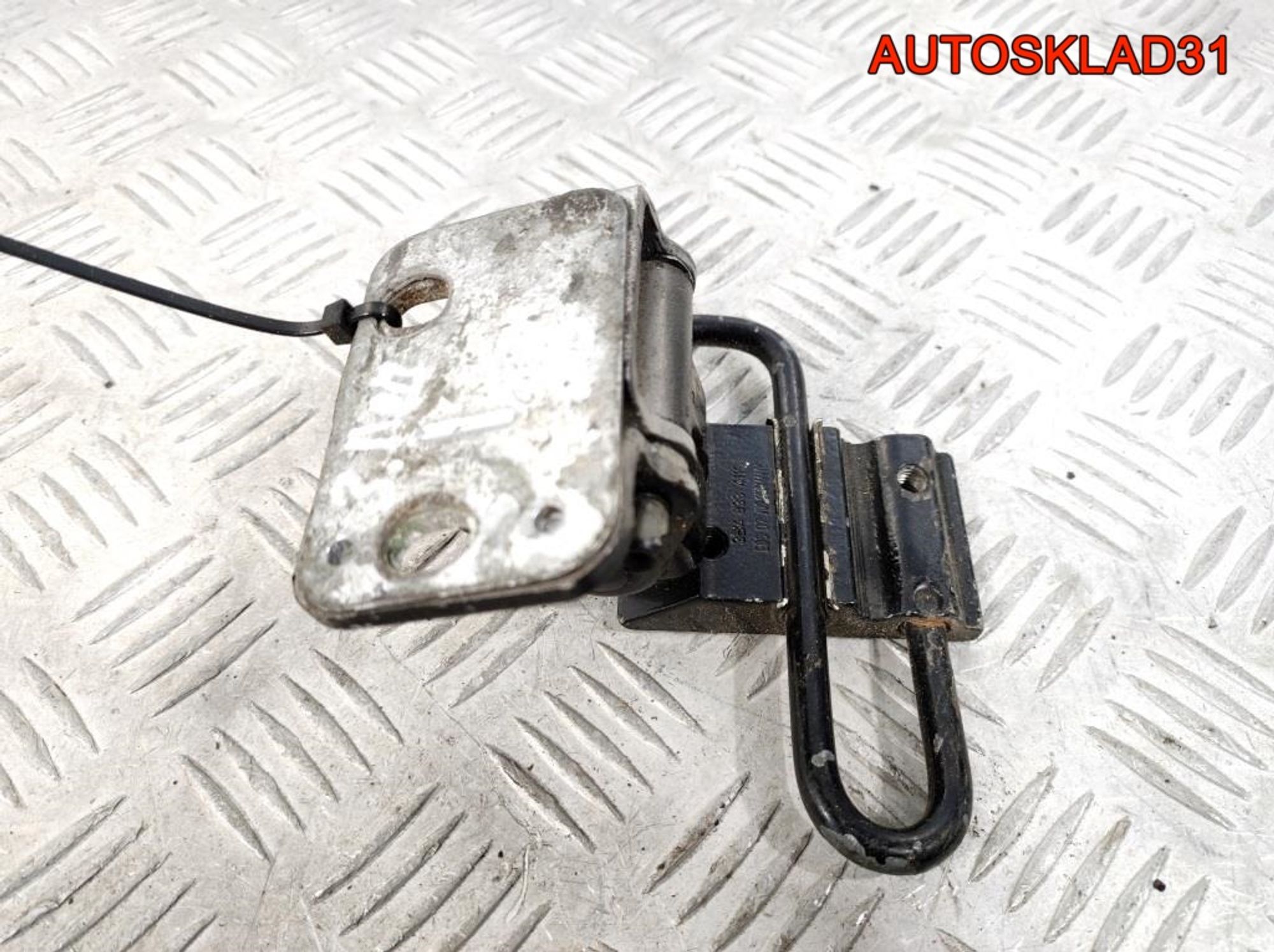 Петля двери задняя левая нижняя VW Passat B5, 700 рублей, Дубовое