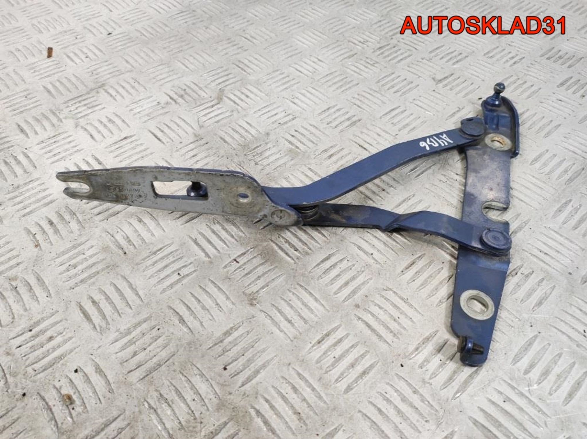 Петля крышки багажника правая Audi A4 B7 8E5827302, 900 рублей, Дубовое