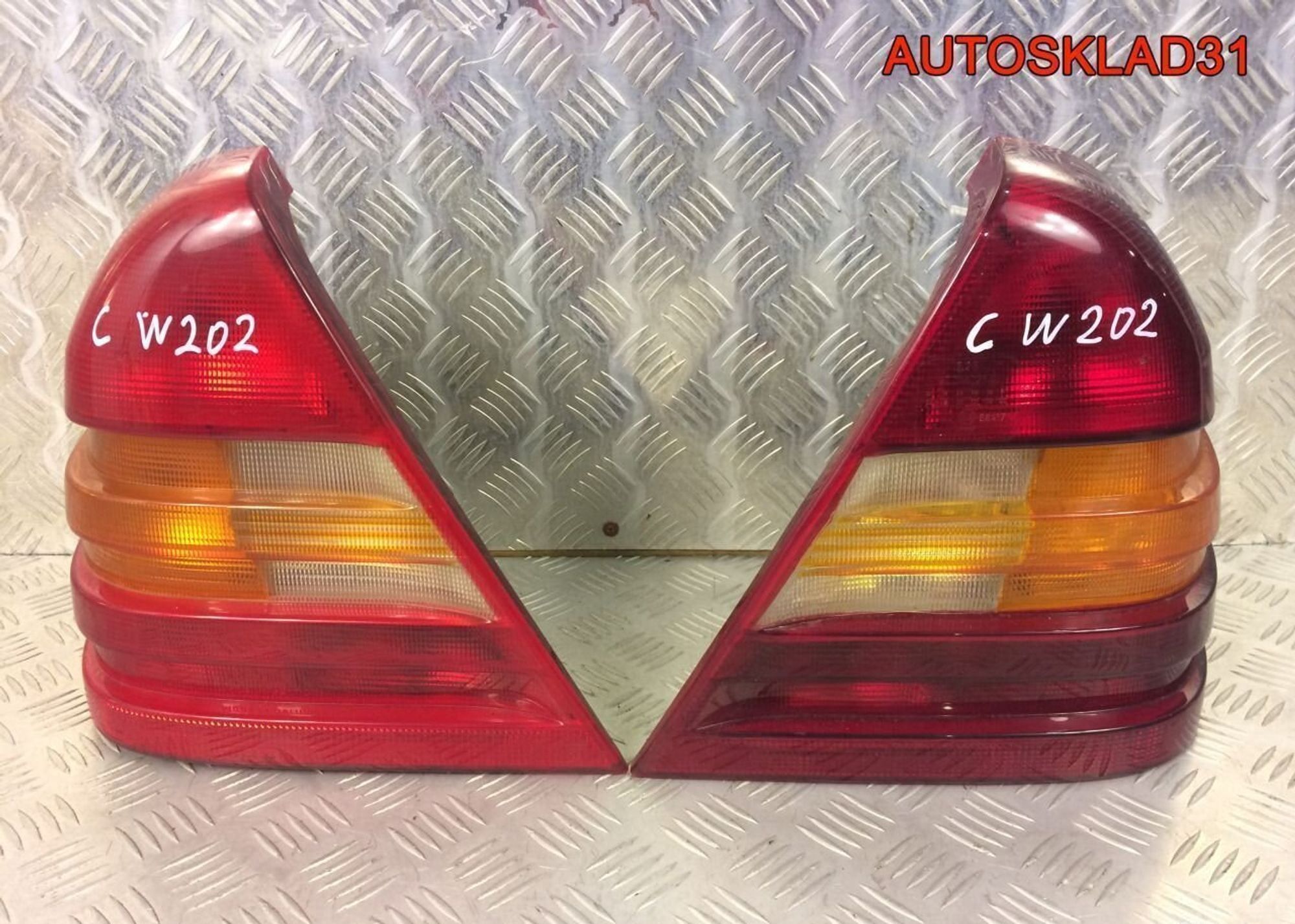 Фонарь задний Mercedes W202 2028200164 Седан Цена за ОДИН фонарь, 1700 рублей, Дубовое