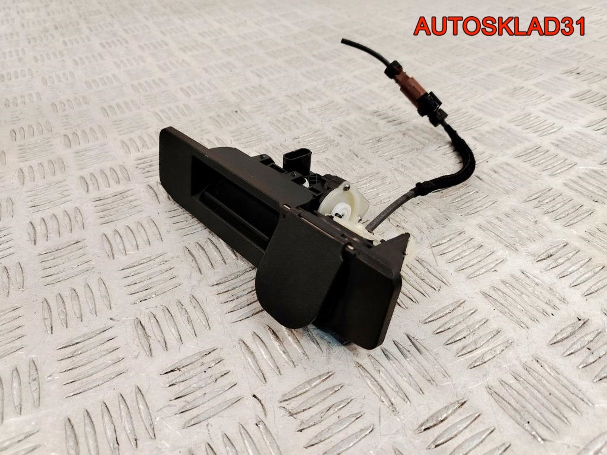 Ручка двери багажника с камерой Mercedes Benz W166 A1667500993, 12000 рублей, Дубовое