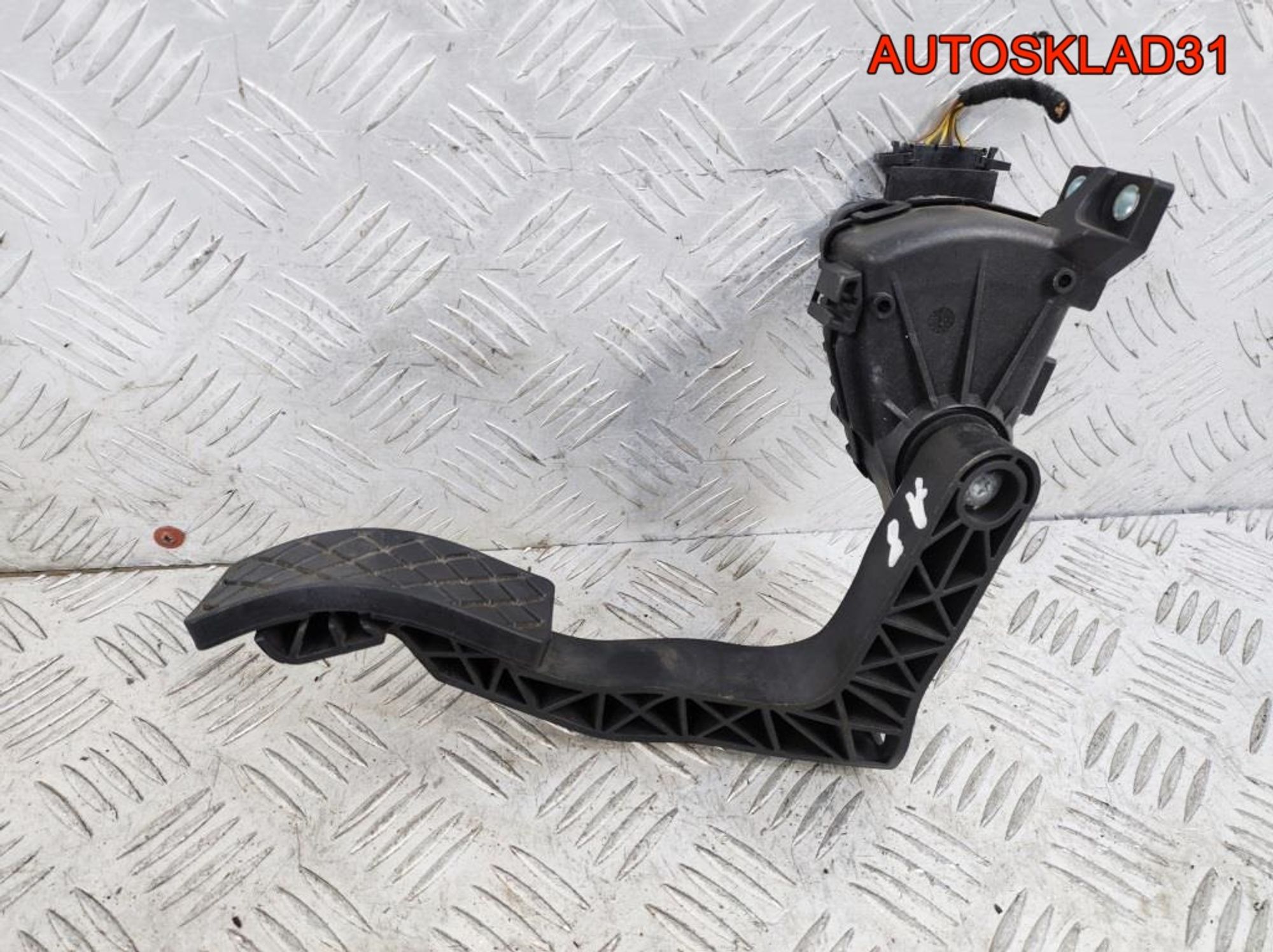 Педаль газа Audi A8 D3 4E1723503A Бензин, 2100 рублей, Дубовое