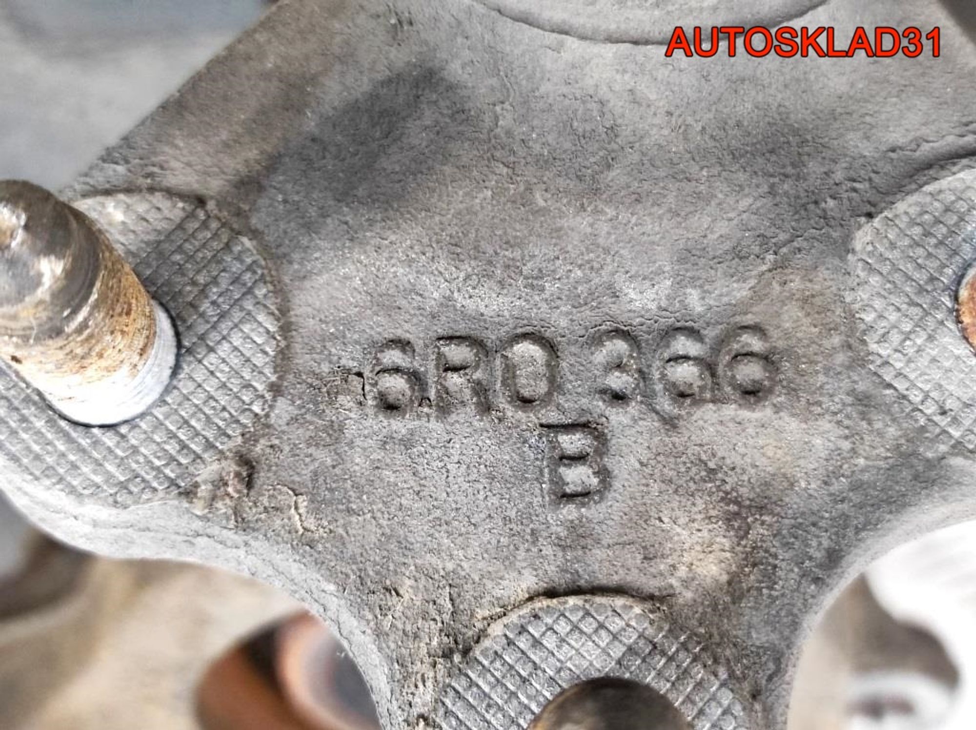 Кулак поворотный передний правый Skoda Rapid 1 6C0407256A, 4500 рублей, Дубовое