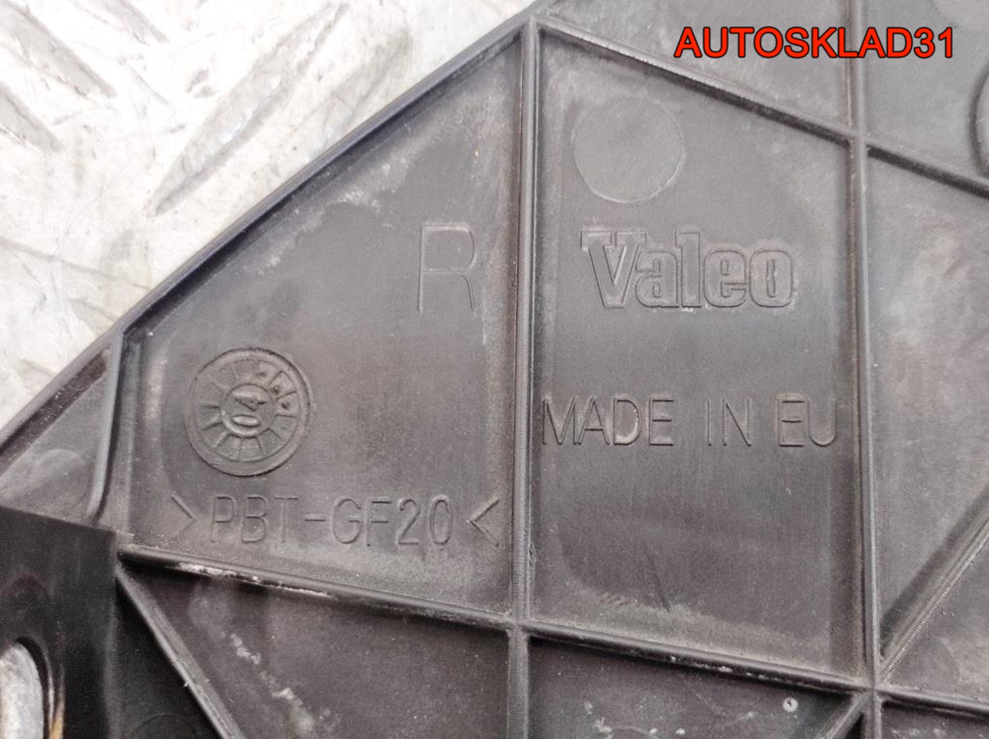 Кронштейн фары правый Audi A4 B6 8E0941454, 1400 рублей, Дубовое