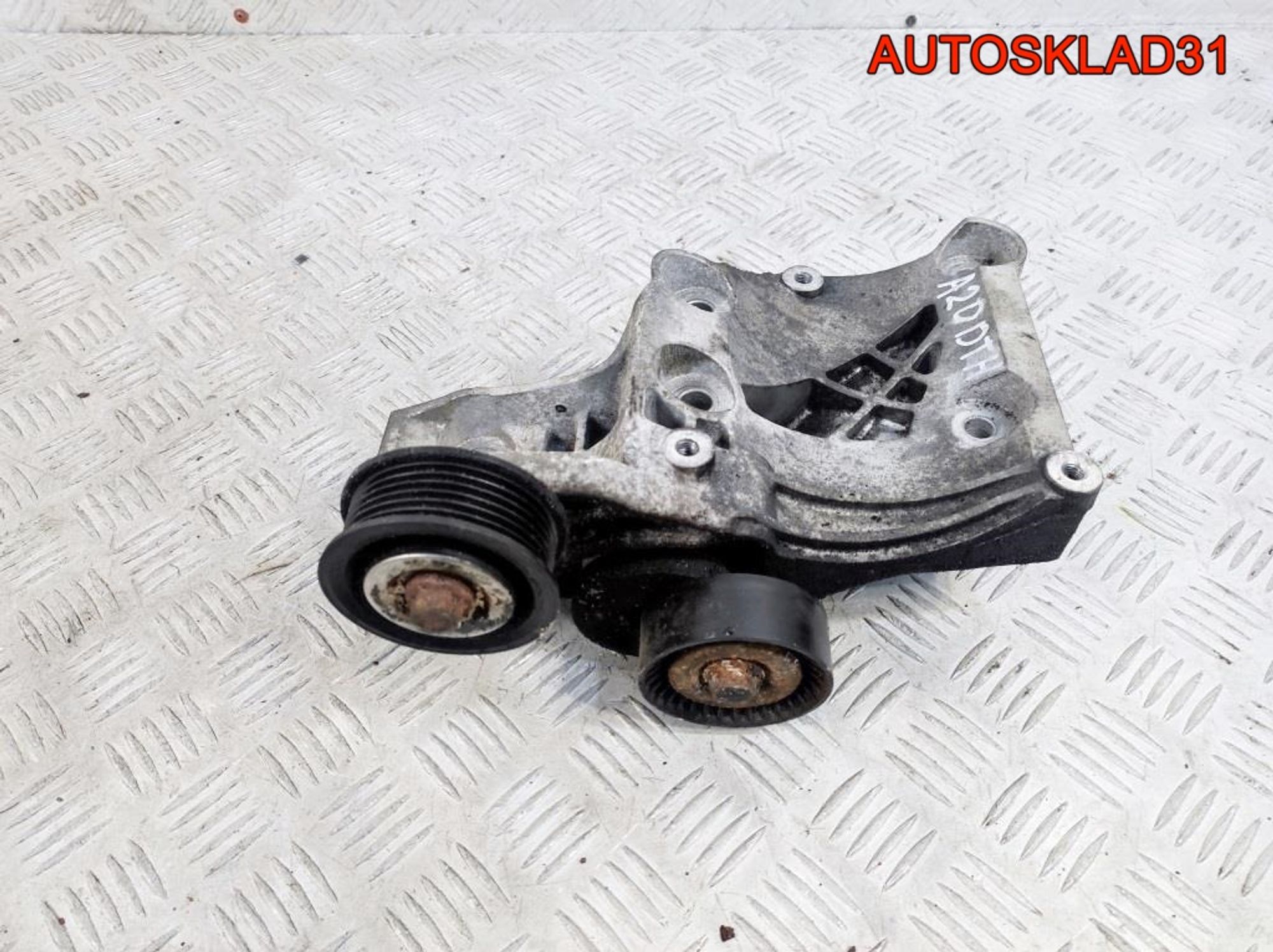 Кронштейн кондиционера Opel Astra J 55582510, 2100 рублей, Дубовое