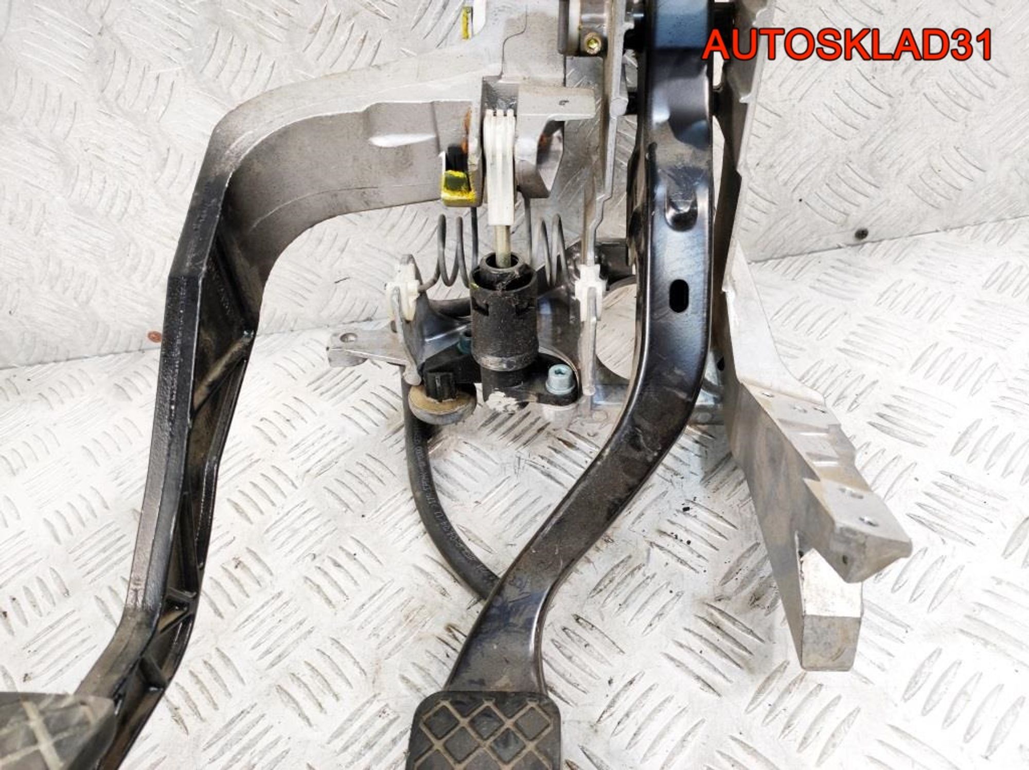 Блок педалей МКПП VW Passat B5 8D1721117P, 3600 рублей, Дубовое