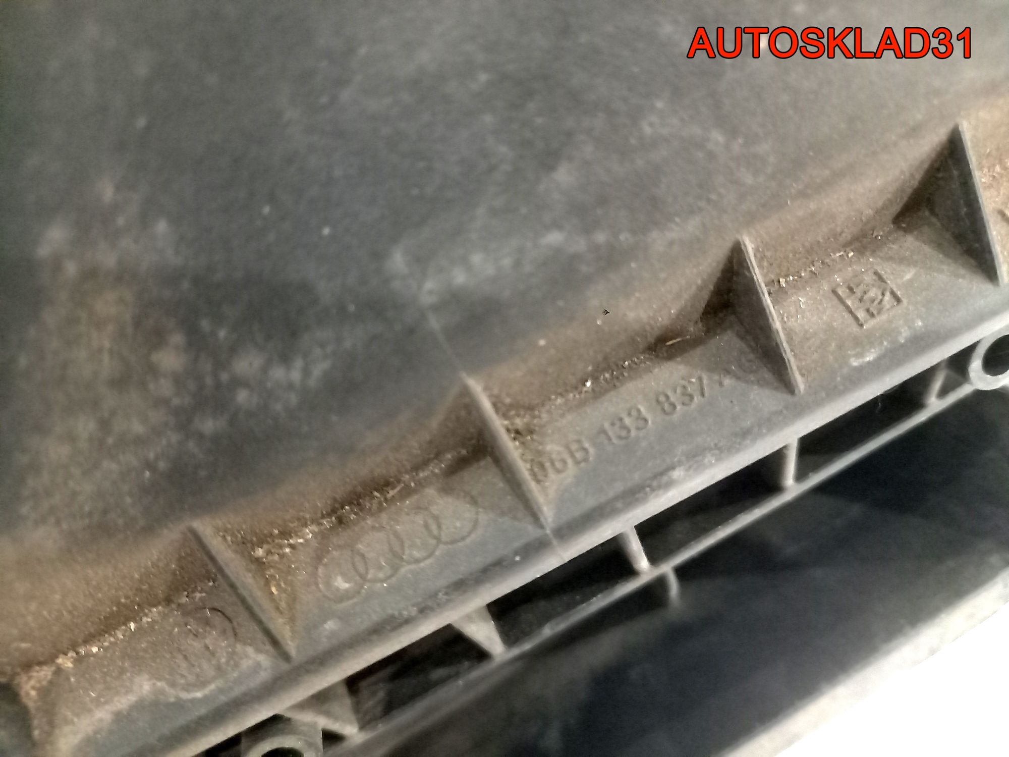 Корпус воздушного фильтра Audi A4 B6 06B133837AG, 2700 рублей, Дубовое