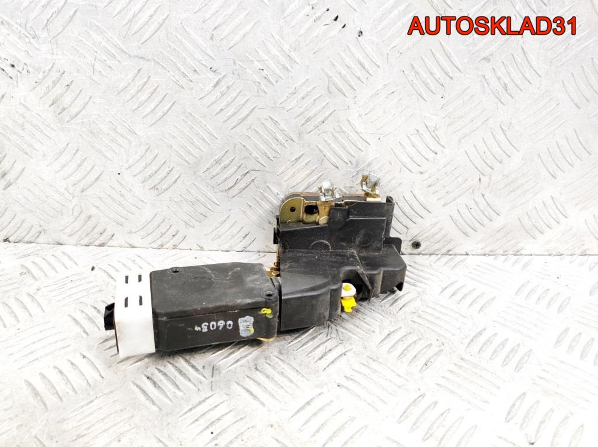 Замок двери передней правой Mitsubishi Carisma DA, 1400 рублей, Дубовое