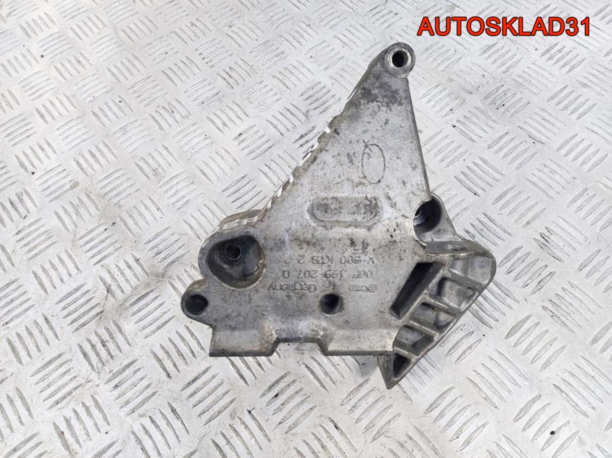 Кронштейн опоры двигателя VW Golf 5 06F199207Q, 2100 рублей, Дубовое