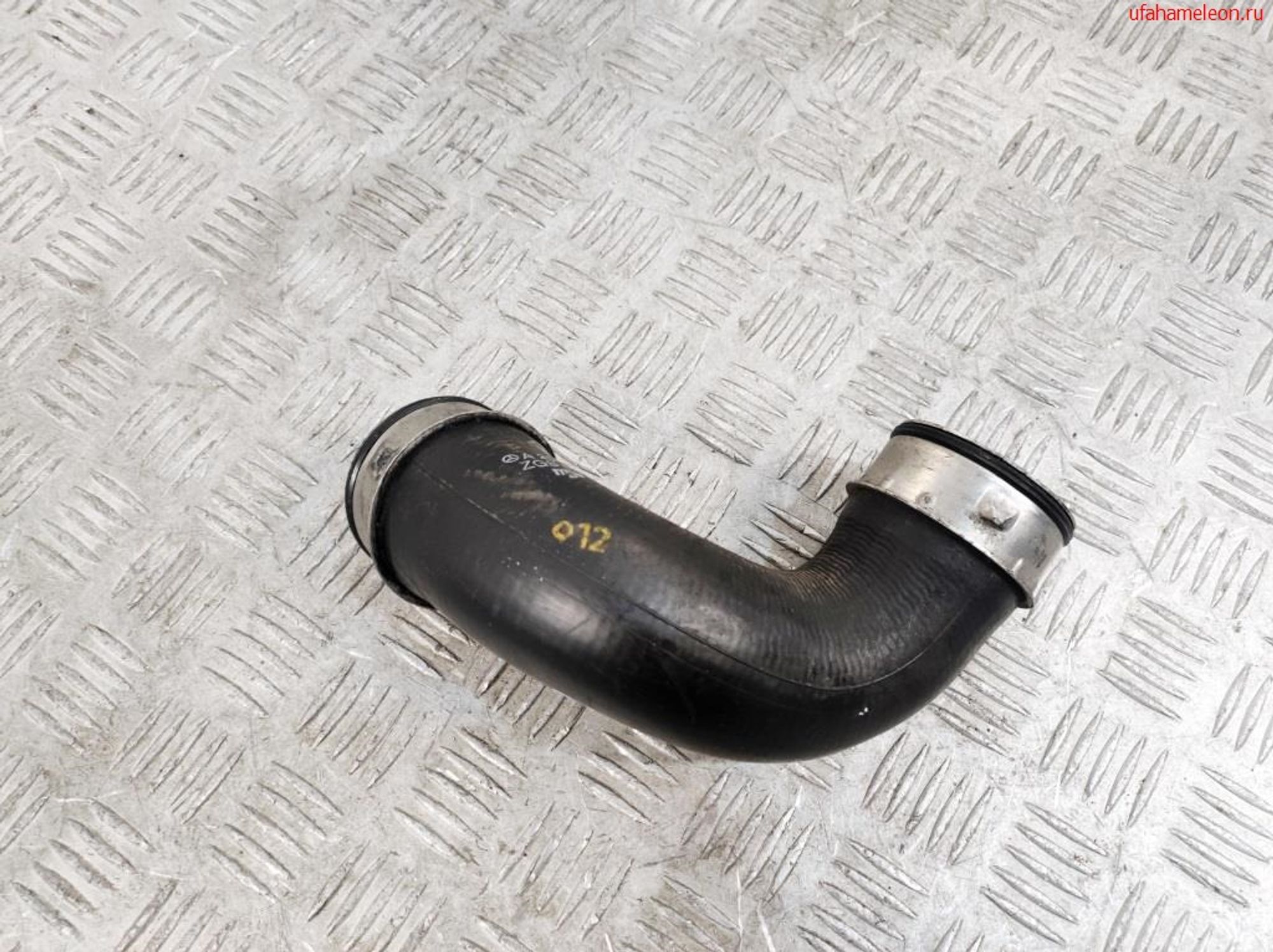 Патрубок интеркулера Mercedes Benz W203 2.2 Дизель A2035281482, 2000 рублей, Дубовое