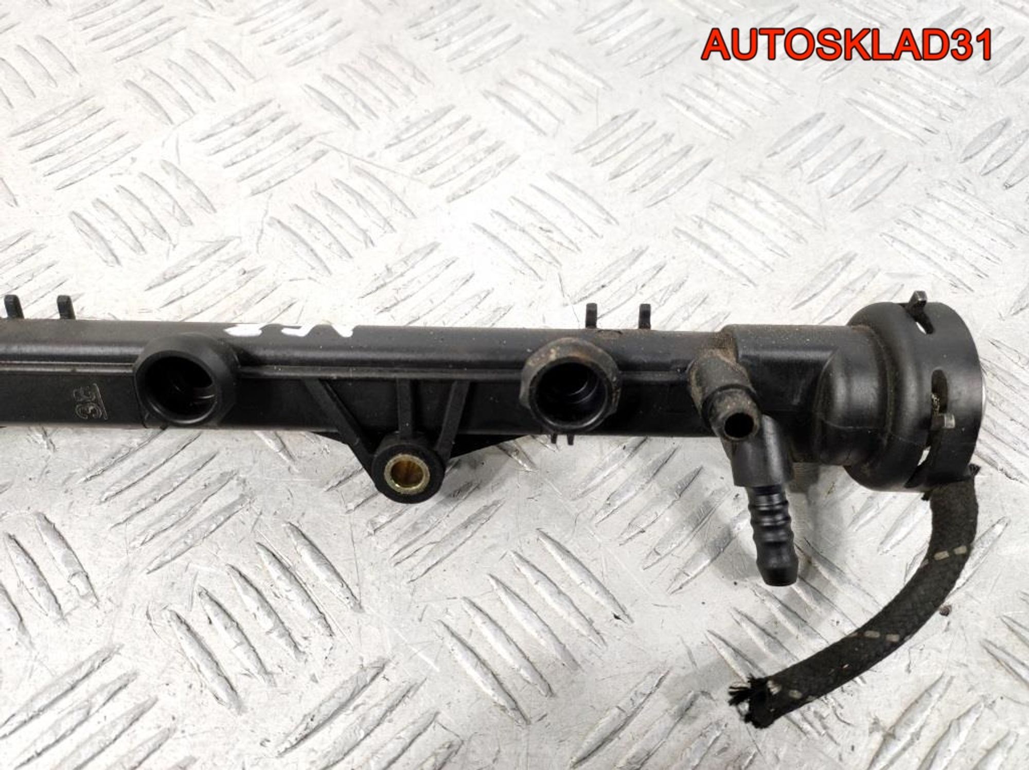 Рейка топливная Skoda Octavia 1,6 AEE 032133319B, 900 рублей, Дубовое