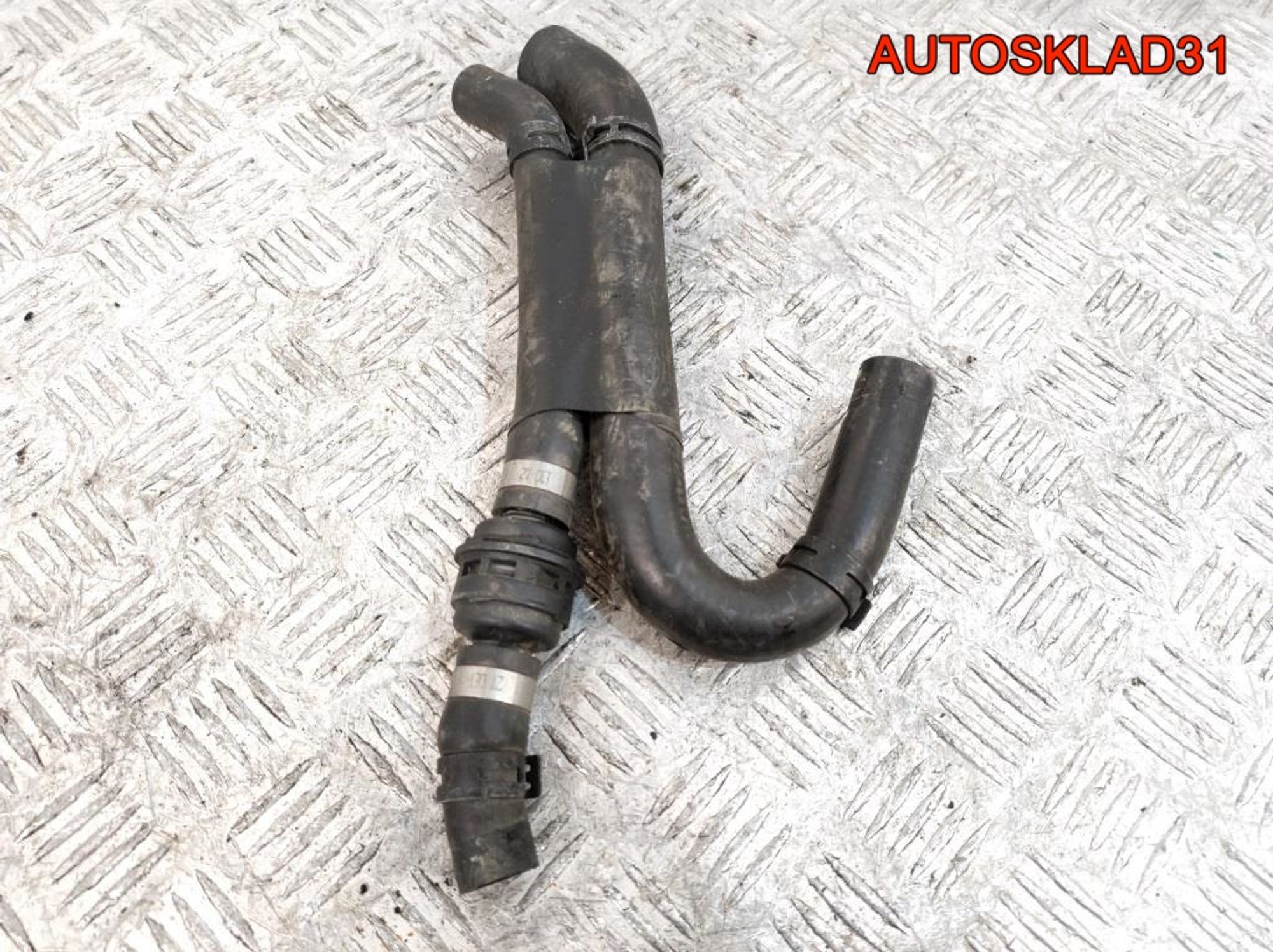 Патрубок системы охлаждения Audi A8 D3 6,0 BTH Бензин 07C121086M, 2000 рублей, Дубовое