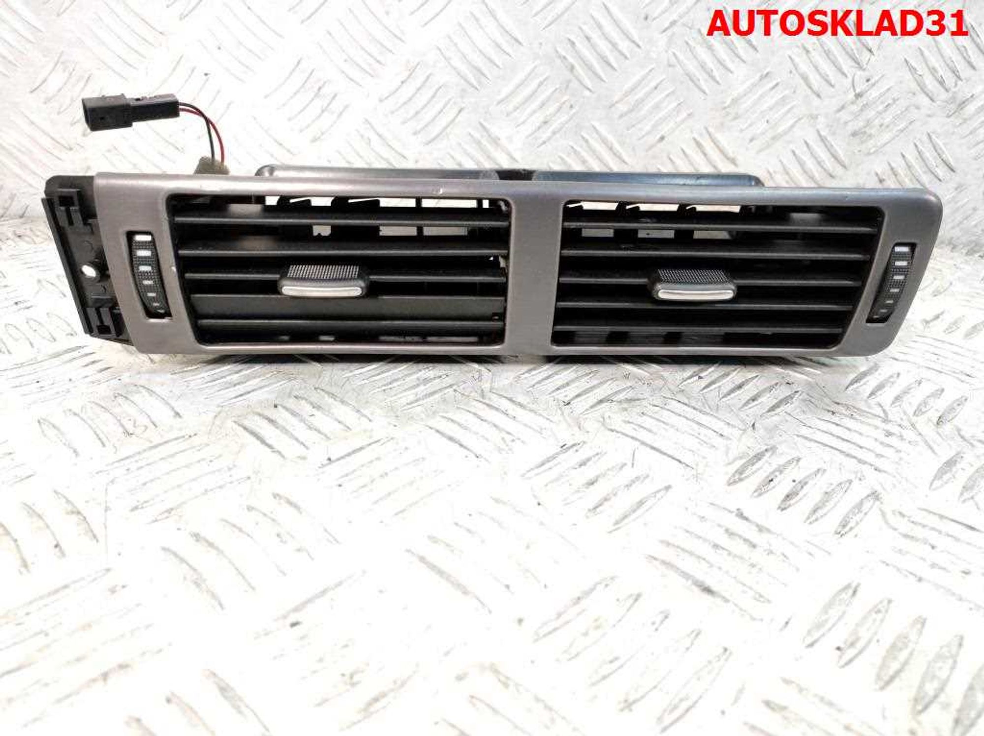 Дефлектор воздушный центральный Audi A6 C5 4B1820951, 2000 рублей, Дубовое