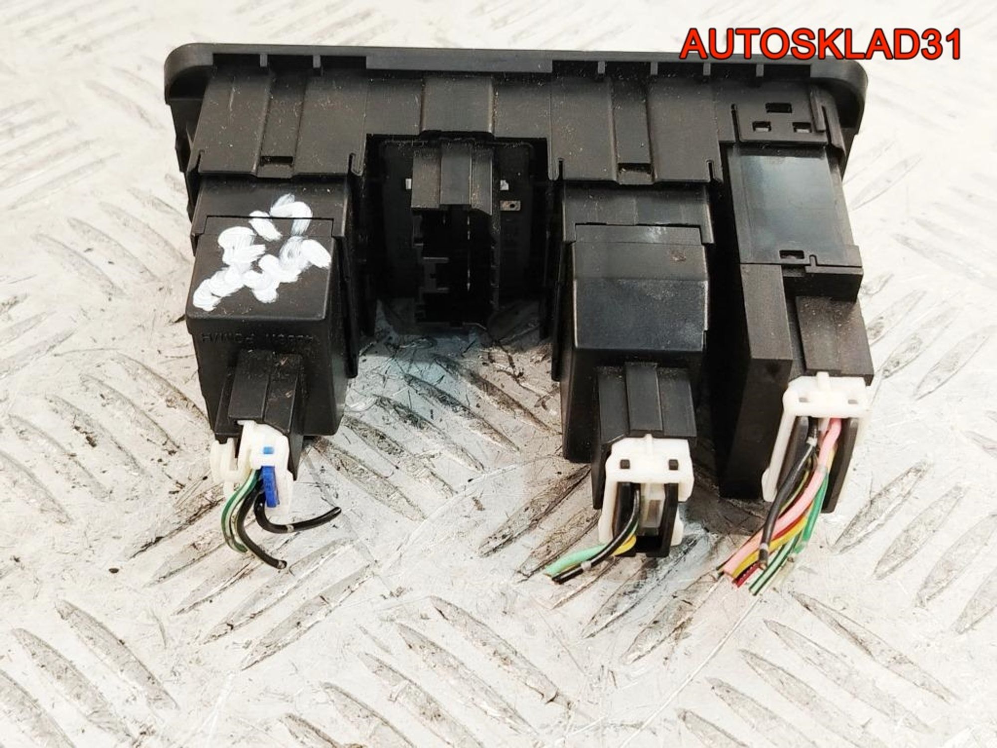 Блок кнопок Mitsubishi Carisma DA MR740608, 1200 рублей, Дубовое