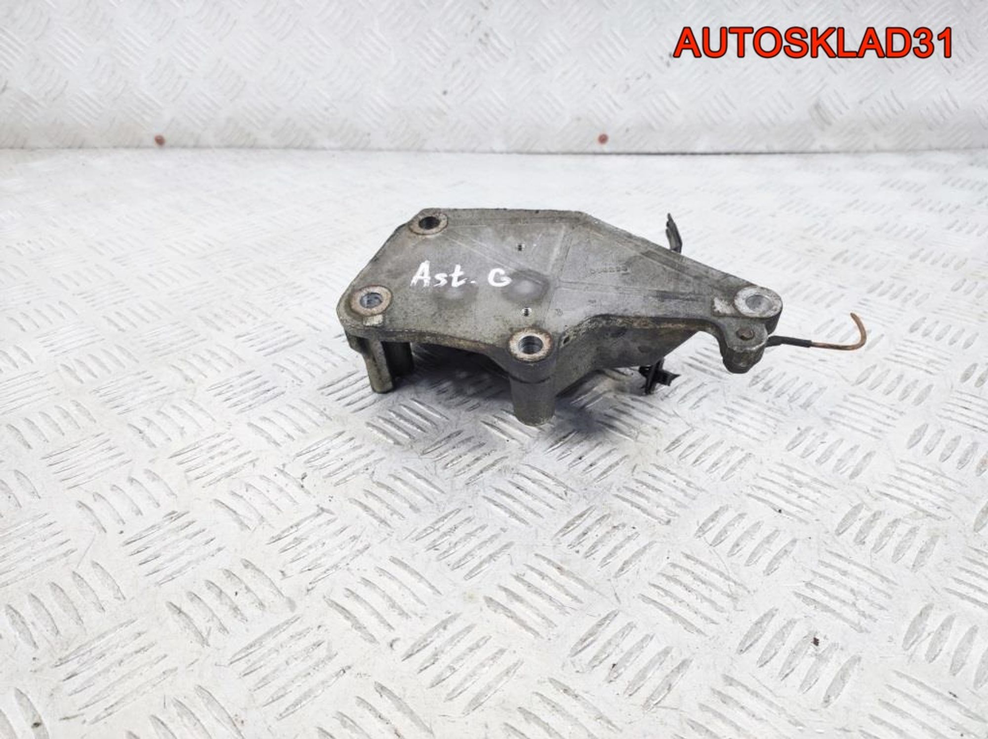 Кронштейн двигателя Opel Astra G 1,7 Y17DT 069293, 900 рублей, Дубовое