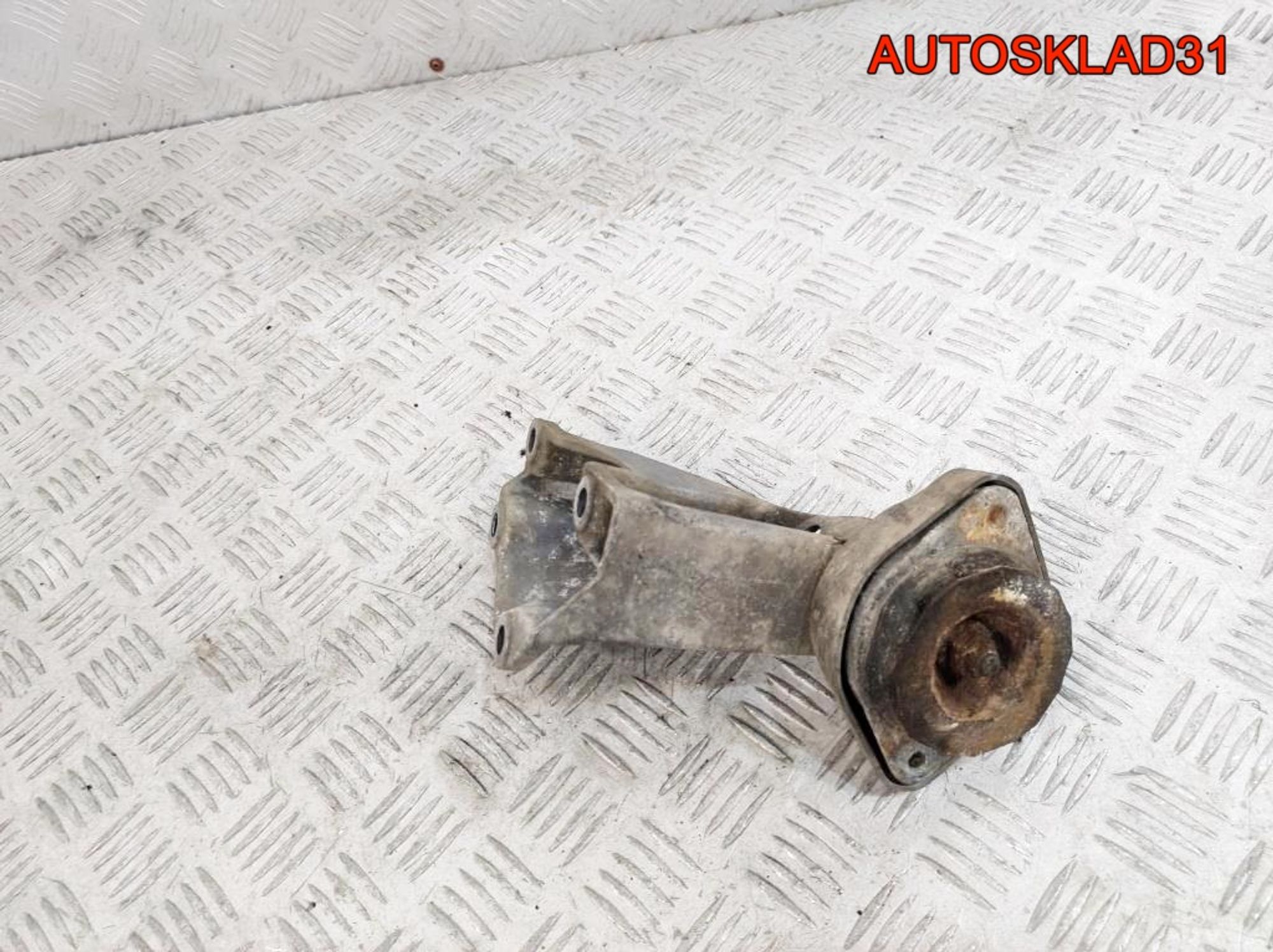 Кронштейн МКПП Audi A6 C5 2,4 Бензин 8D0399113AG, 14000 рублей, Дубовое