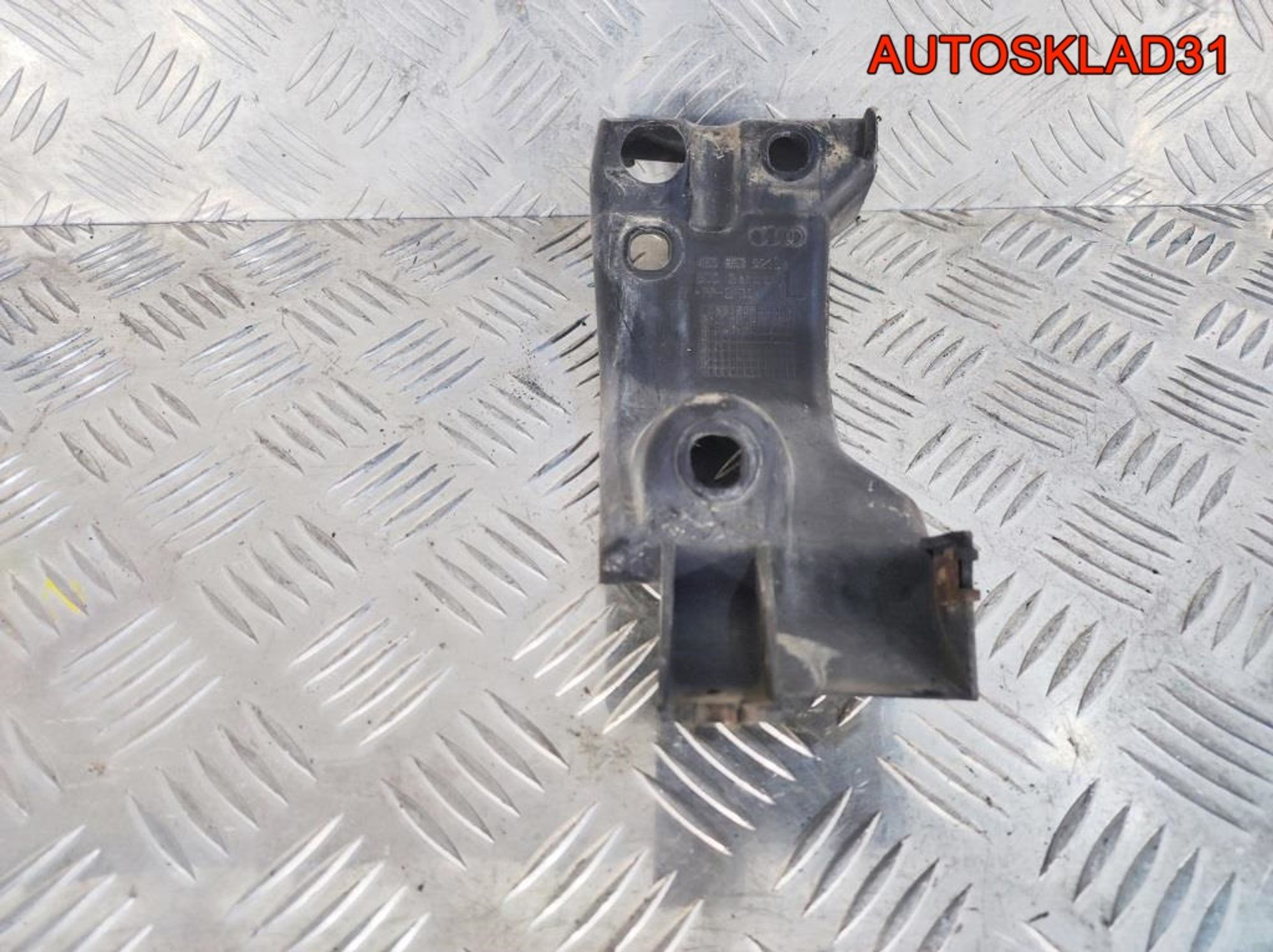 Кронштейн порога передний левый Audi A8 D3, 900 рублей, Дубовое